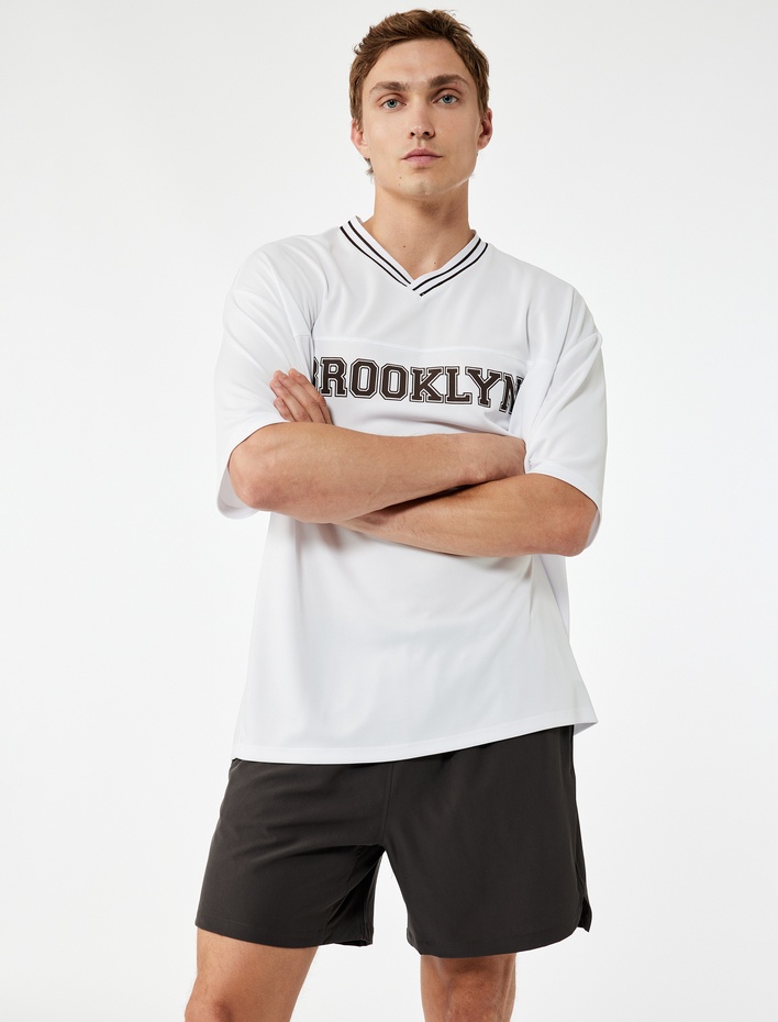  Oversize Kısa Kollu V Yaka Baskılı Spor Tişört