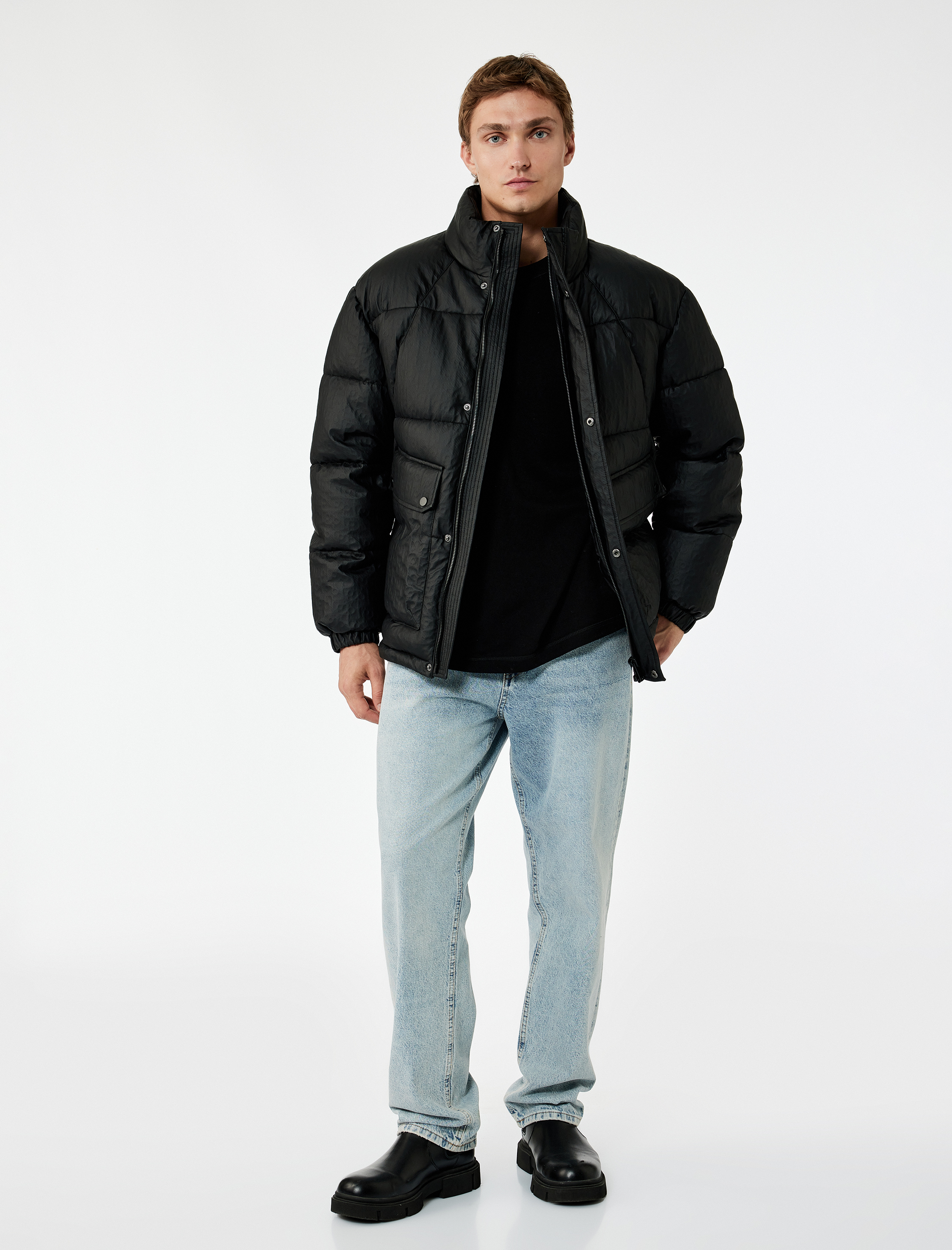   Regular Fit Kapaklı Cep Detaylı Fermuarlı Uzun Kollu Dik Yaka Kışlık Şişme Mont