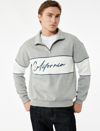 Oversize Şardonlu Renk Bloklu Kolej Baskılı Yarım Fermuarlı Sweatshirt