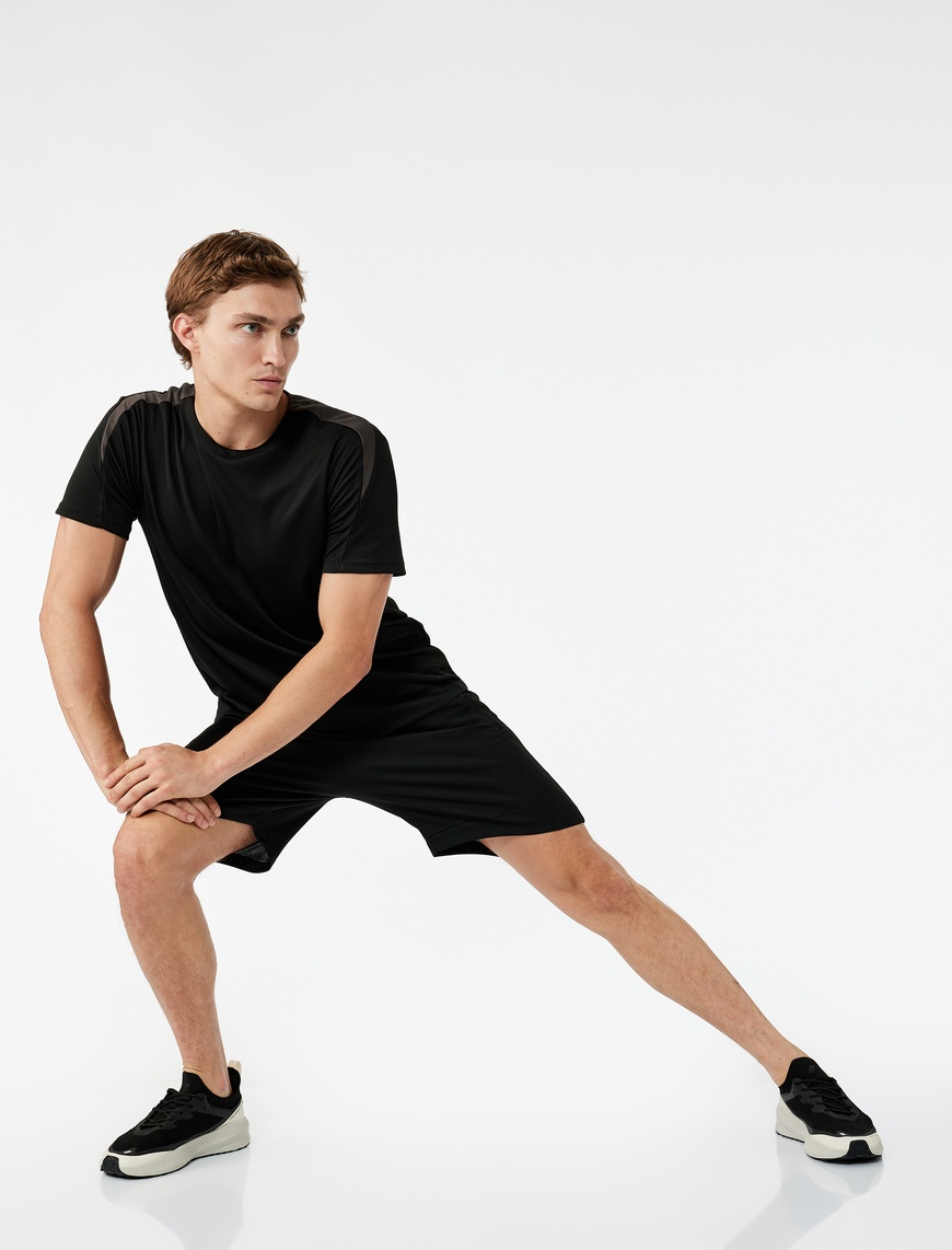   Cepli Detaylı Straight Fit Beli Lastikli Spor Şort