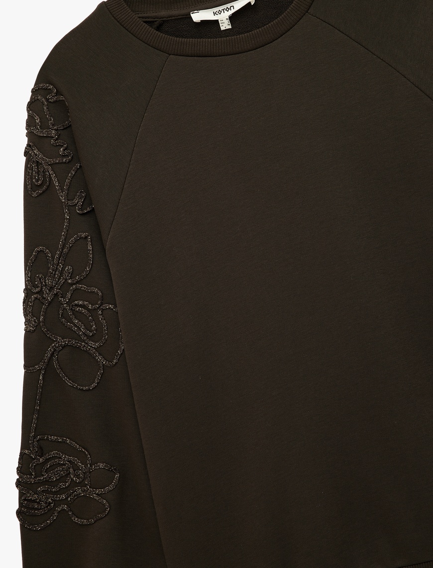   Uzun Kollu Bisiklet Yaka Çiçekli Boncuk Nakış Detaylı Sweatshirt
