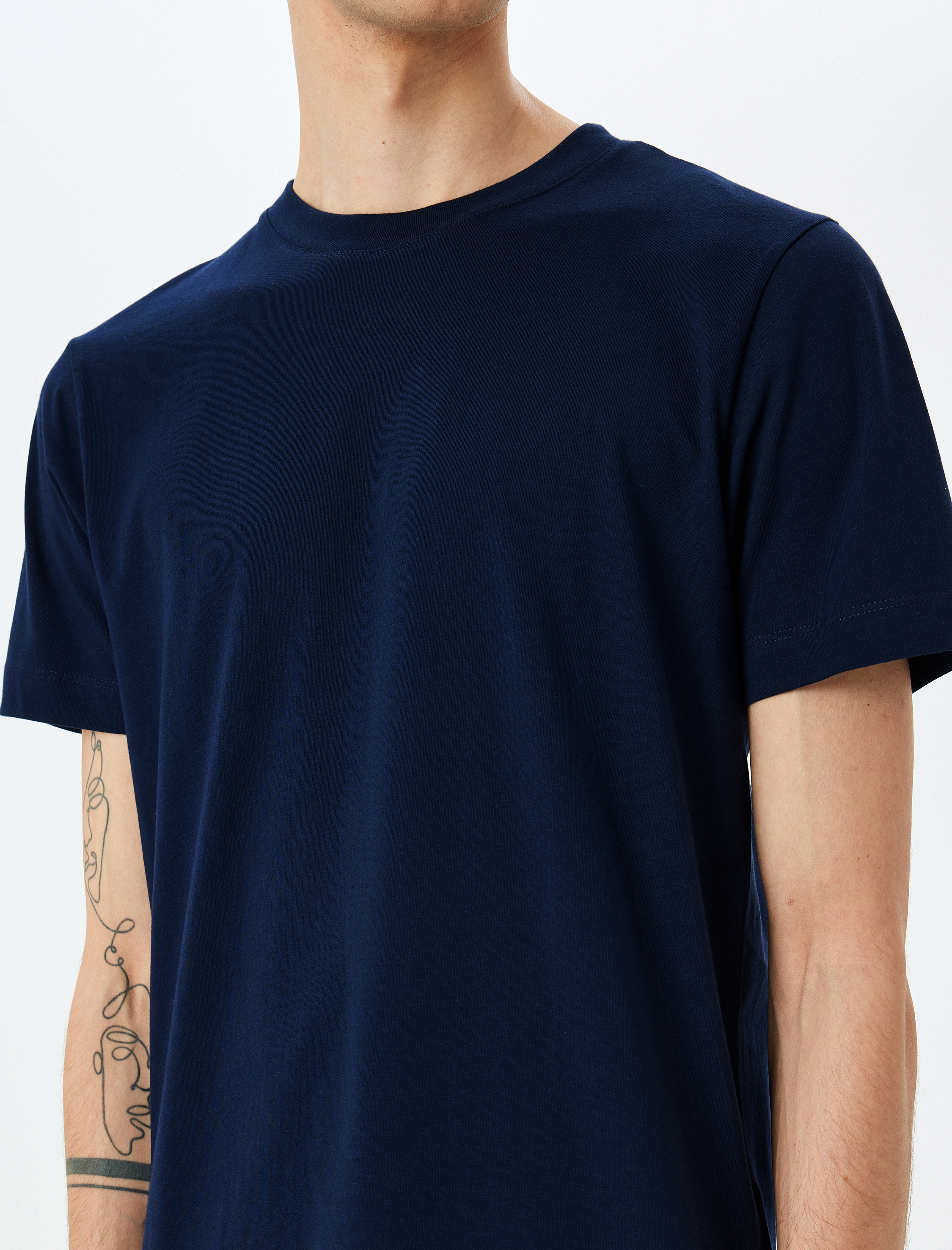   Pamuklu Bisiklet Yaka Regular Fit Kısa Kollu Basic Tişört