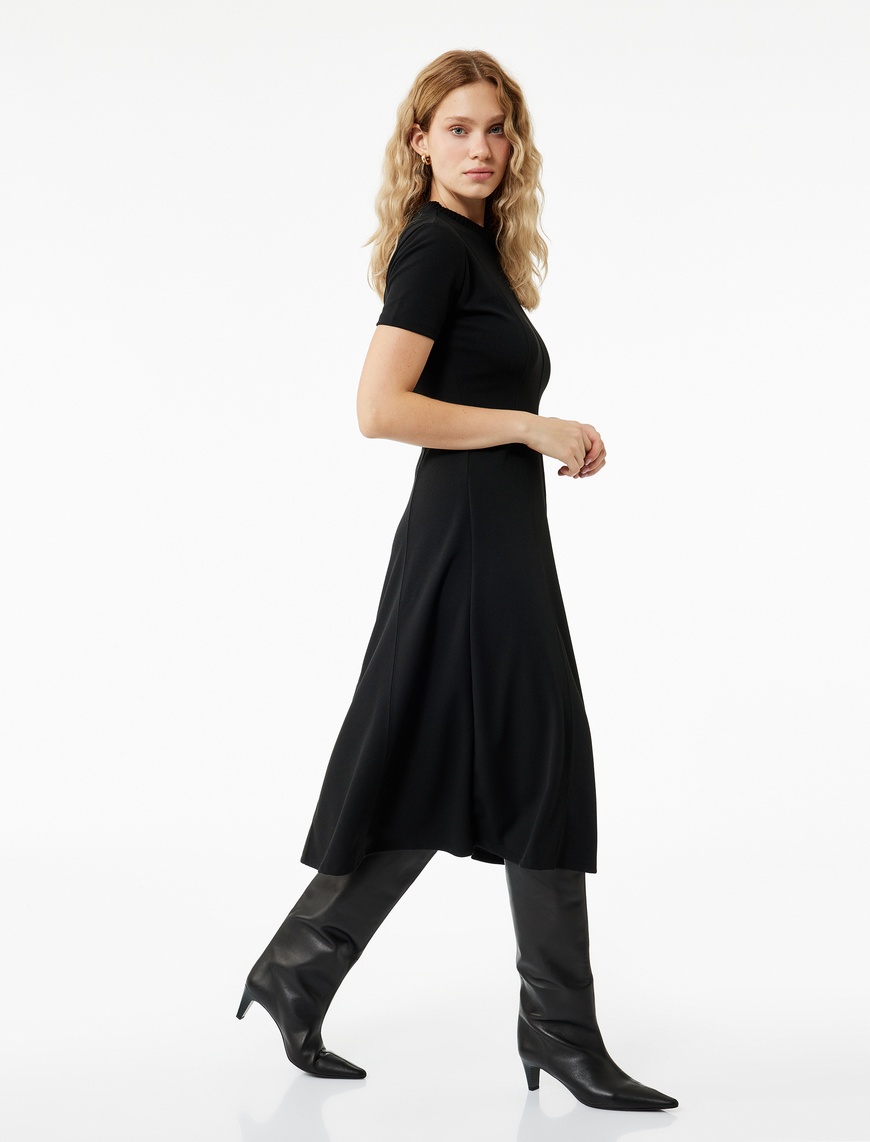   Krep Scuba Kumaş Slim Fit Kısa Kollu Bisiklet Yaka Midi Boy Kloş Elbise