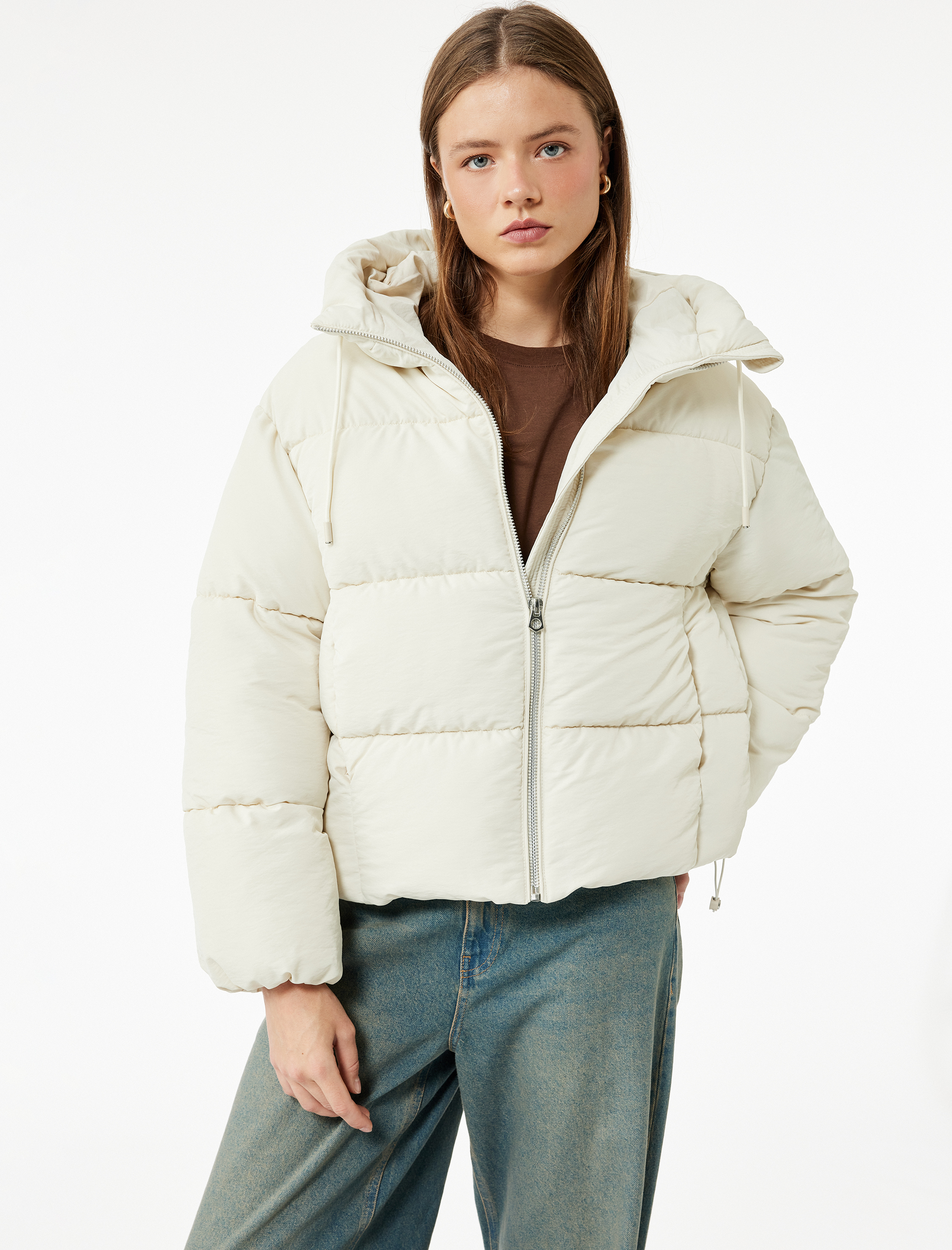   Rahat Kalıp Fermuarlı Kapüşonlu Kapitoneli Dik Yaka Şişme Mont