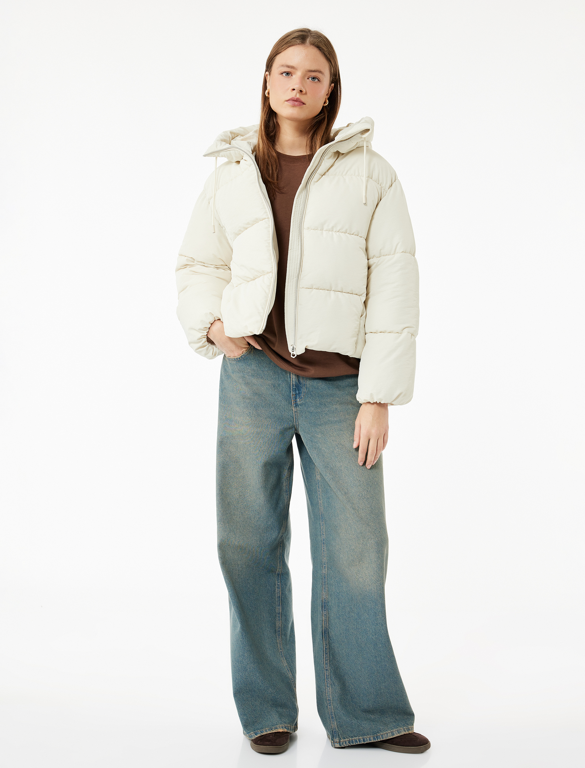   Rahat Kalıp Fermuarlı Kapüşonlu Kapitoneli Dik Yaka Şişme Mont