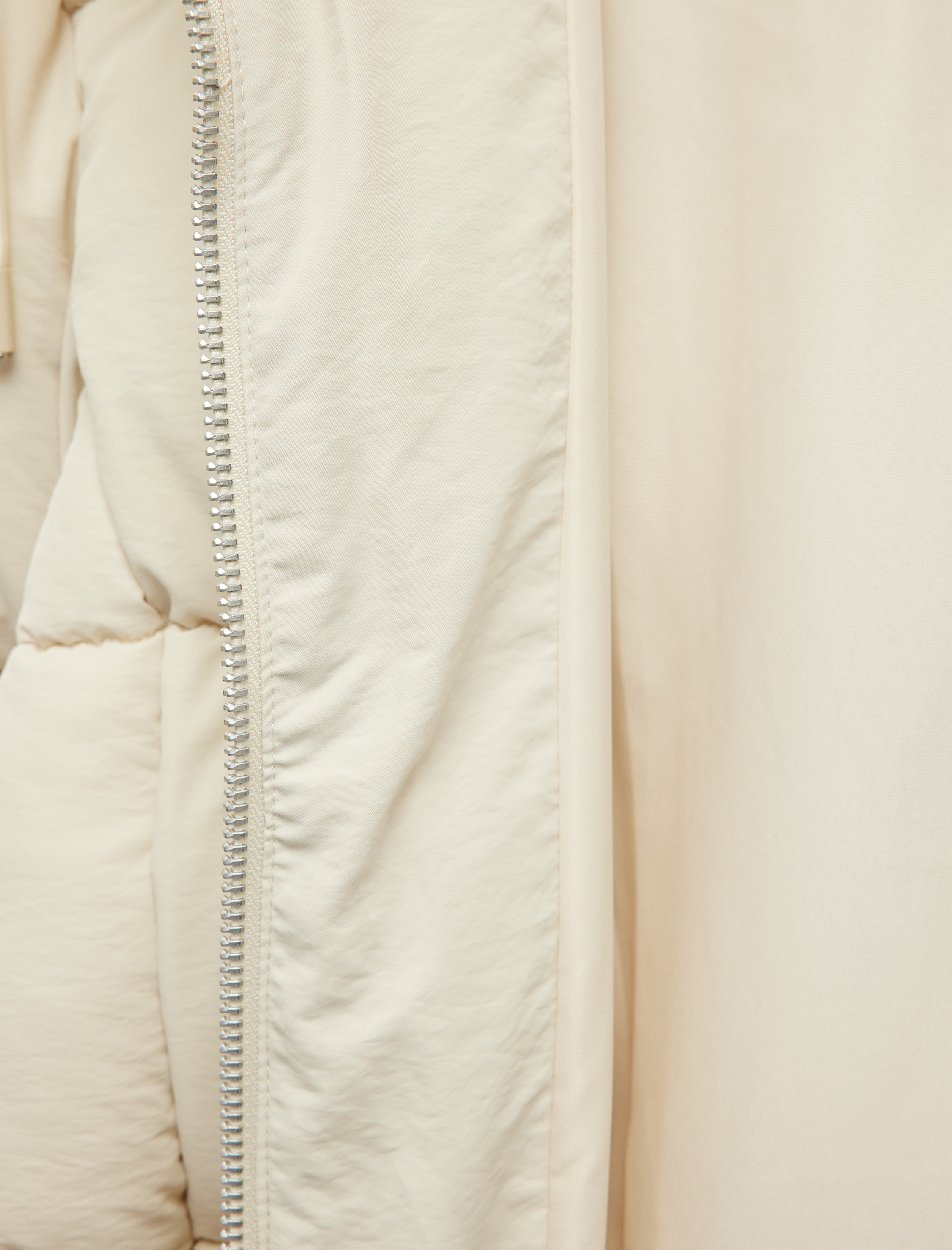   Rahat Kalıp Fermuarlı Kapüşonlu Kapitoneli Dik Yaka Şişme Mont