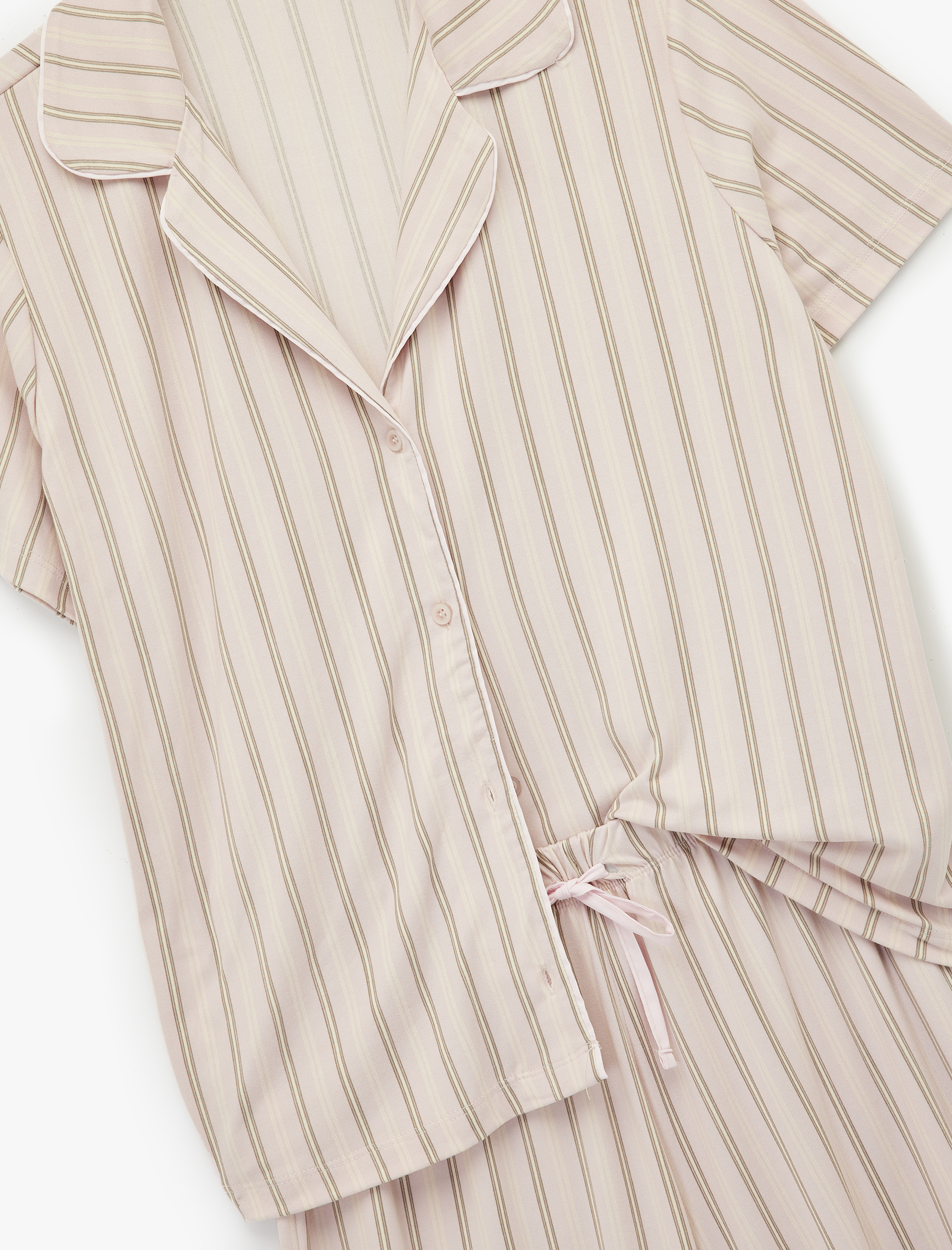   Rahat Kalıp Kısa Kollu Gömlek Yaka Çizgili Pijama Takımı