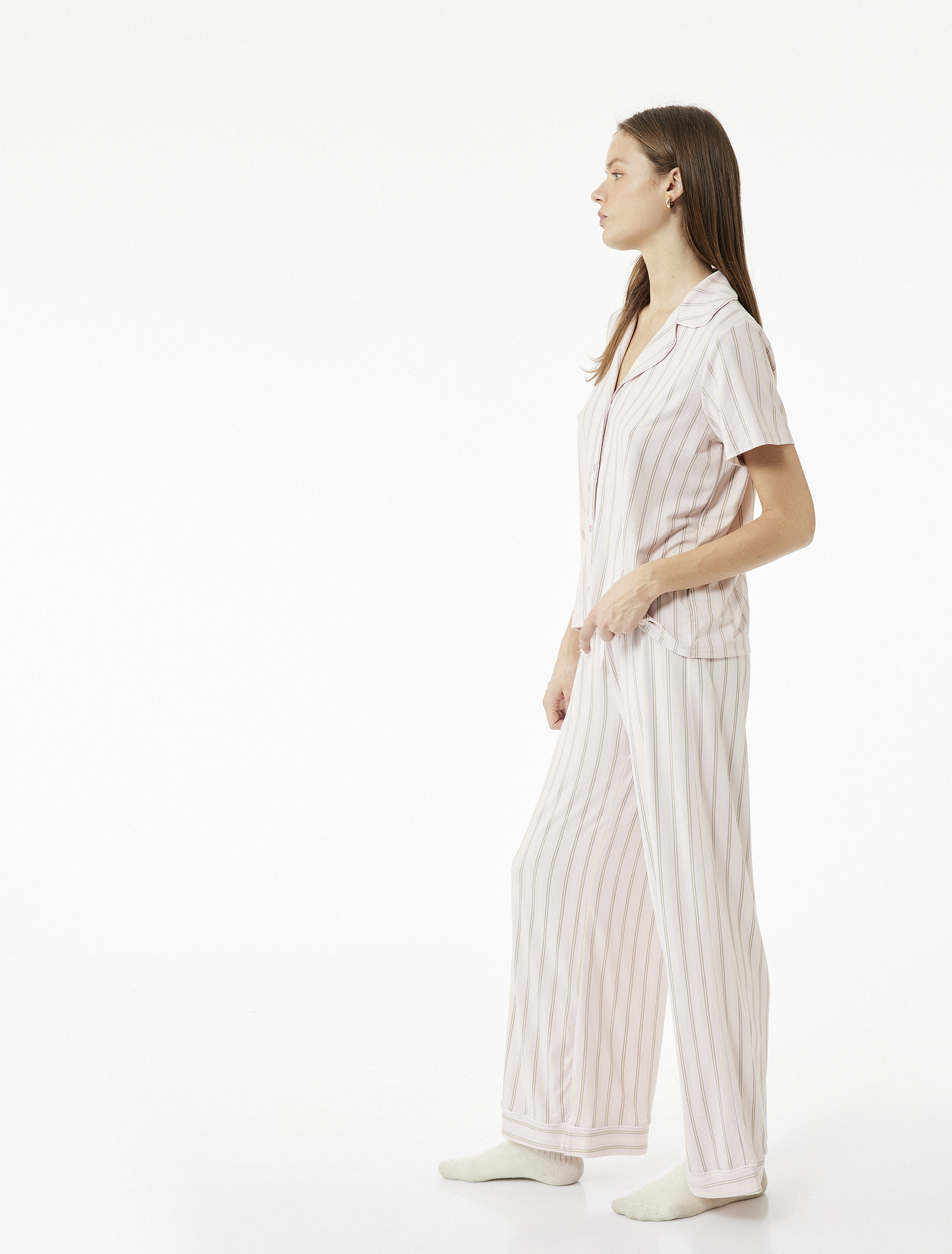   Rahat Kalıp Kısa Kollu Gömlek Yaka Çizgili Pijama Takımı