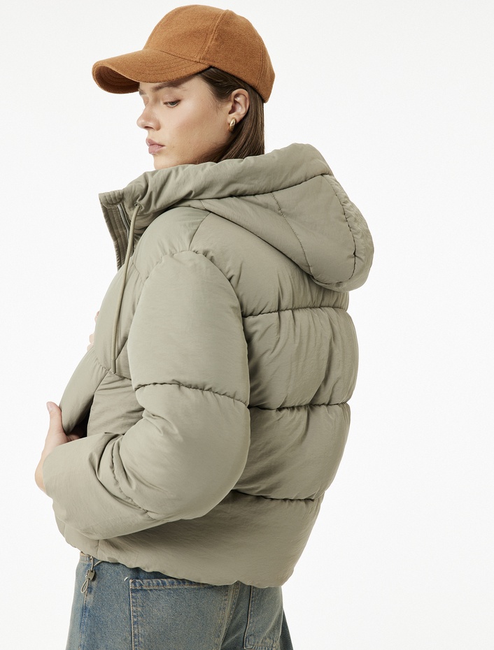  Rahat Kalıp Fermuarlı Kapüşonlu Kapitoneli Dik Yaka Şişme Mont