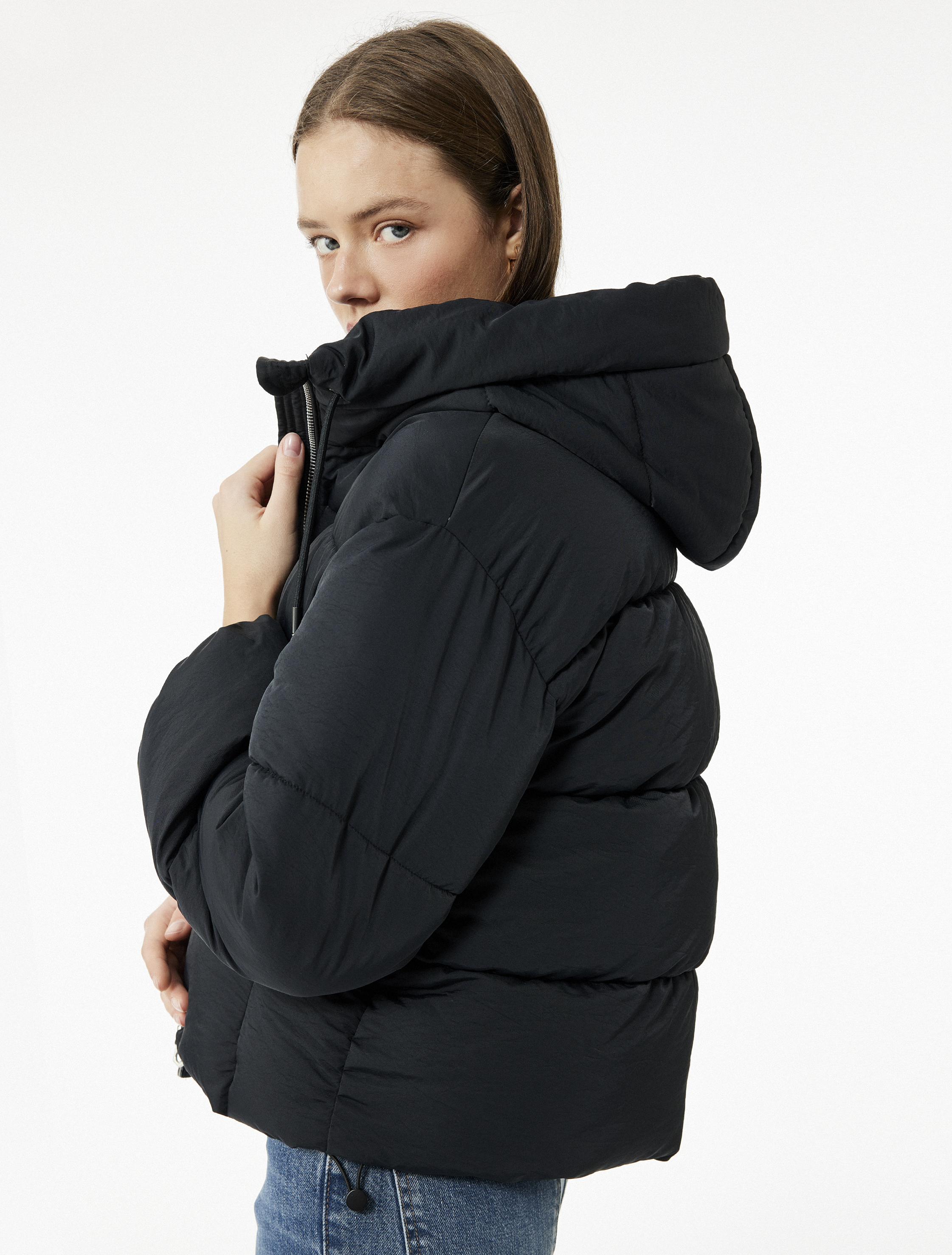   Rahat Kalıp Fermuarlı Kapüşonlu Kapitoneli Dik Yaka Şişme Mont