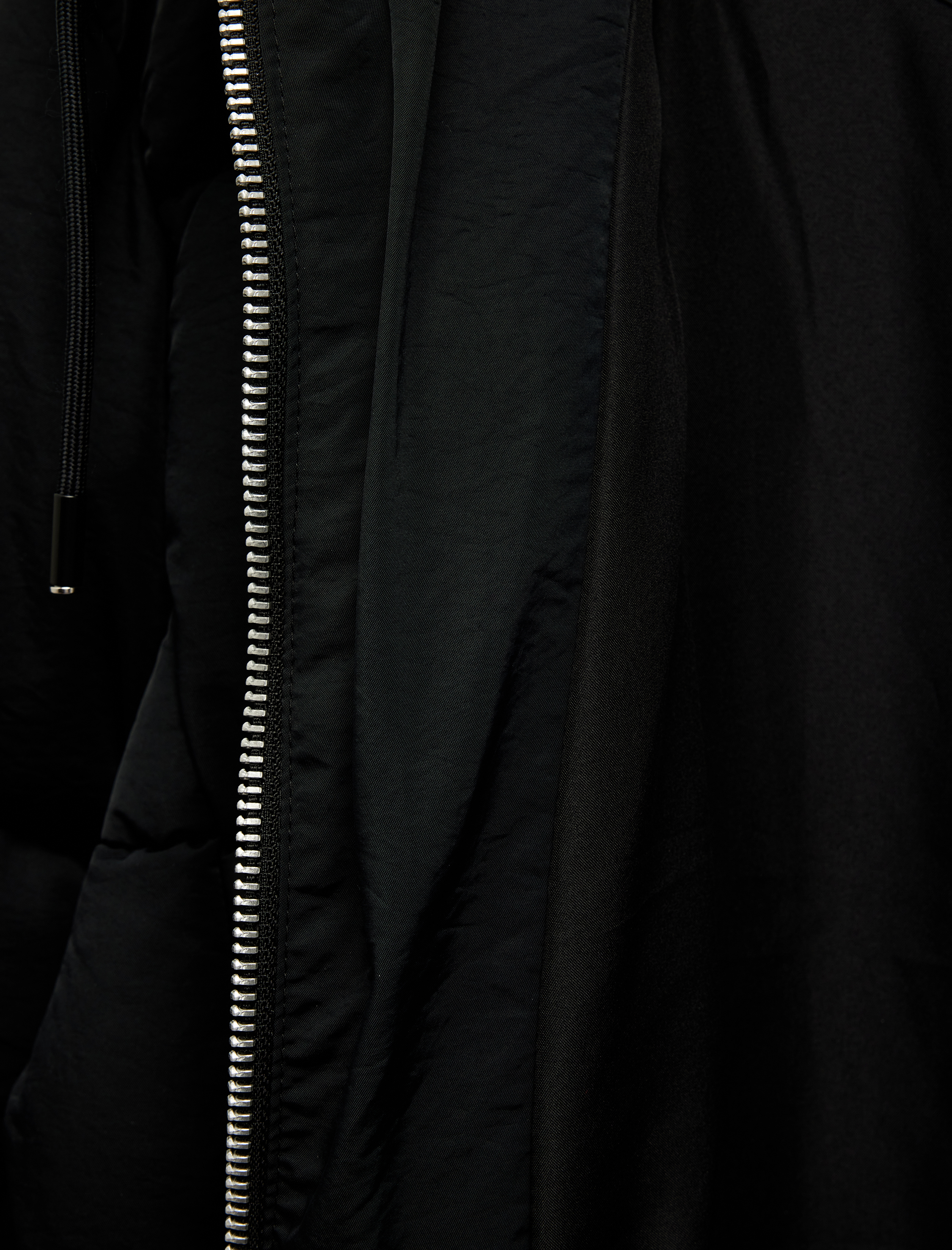   Rahat Kalıp Fermuarlı Kapüşonlu Kapitoneli Dik Yaka Şişme Mont