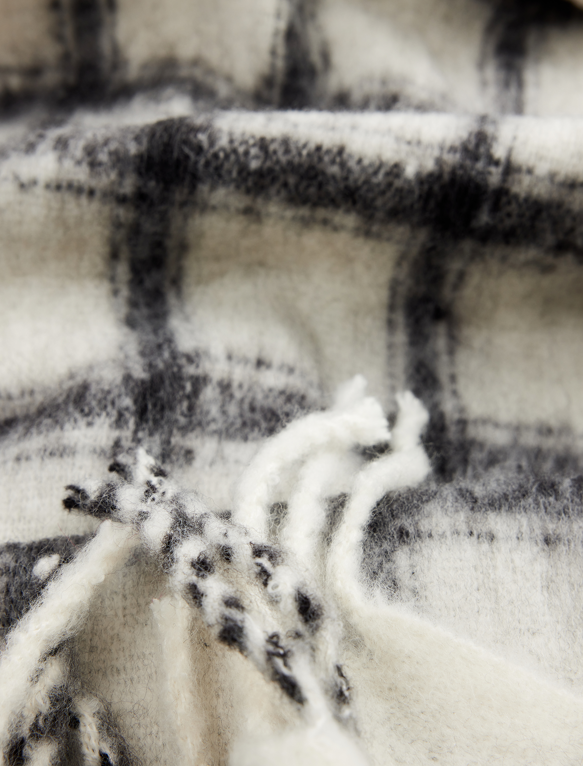  Kadın Ekose Desenli Yumuşak Dokulu Püsküllü Uzun Atkı