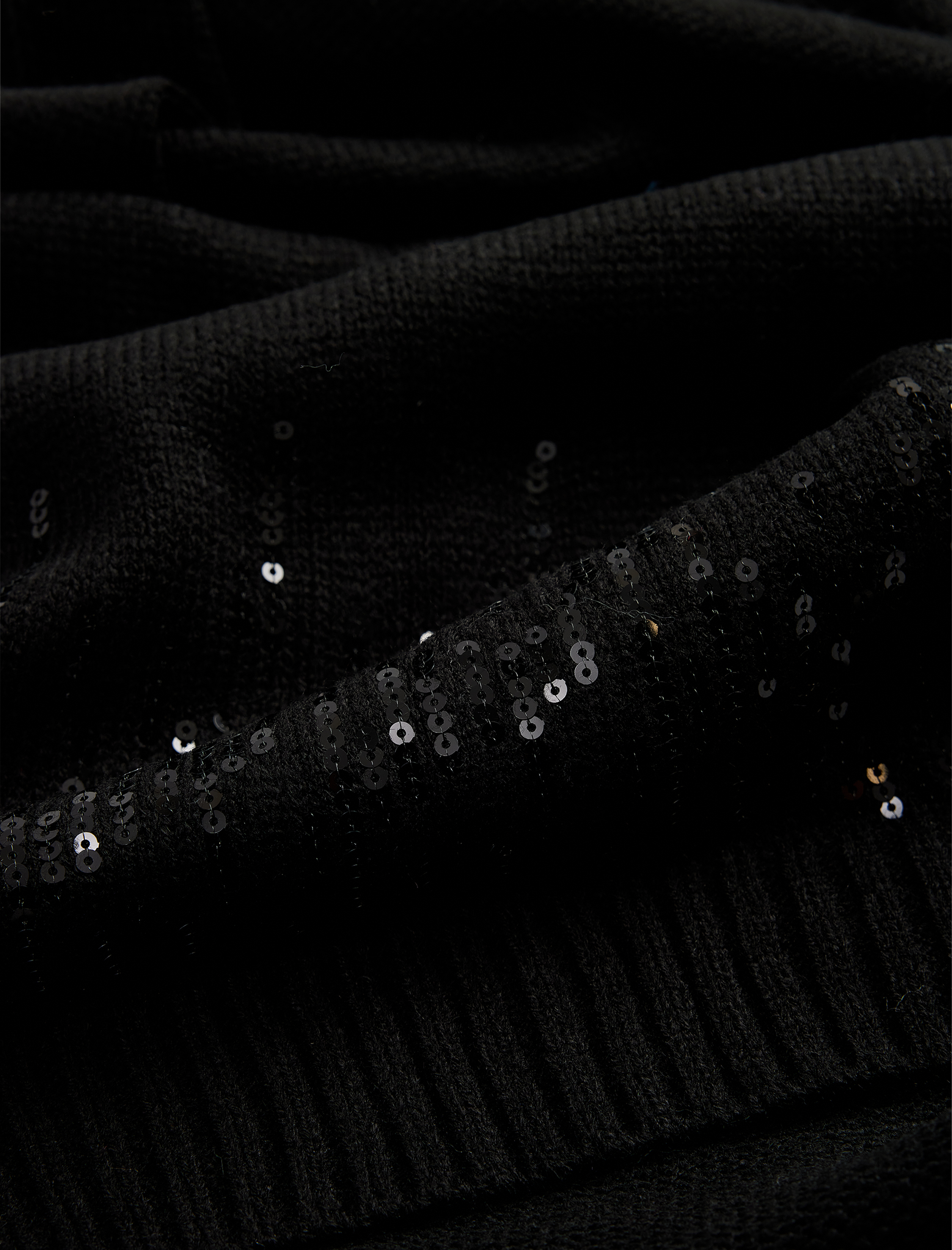  Kadın Pul Detaylı Uzun Triko Atkı