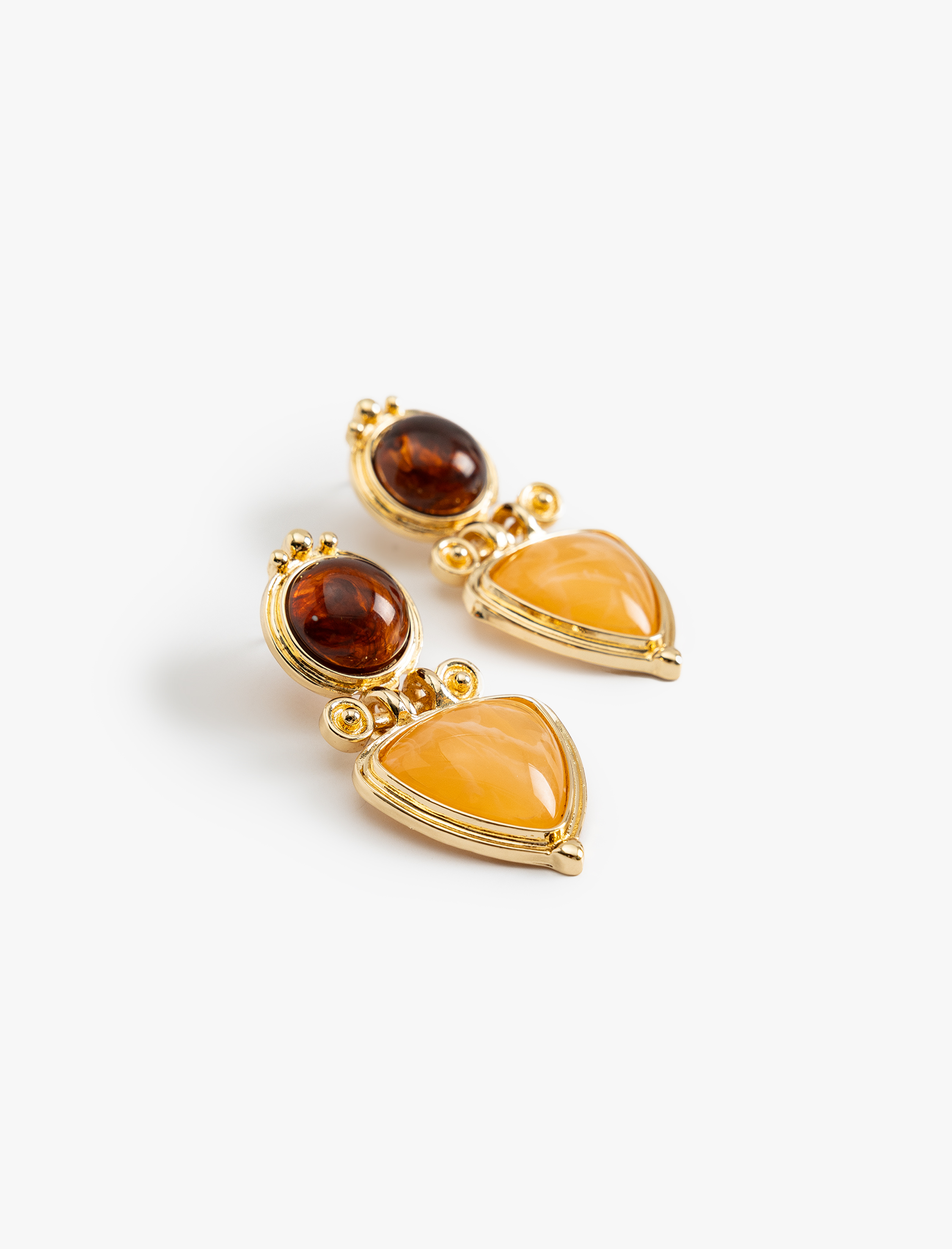  Kadın Sallantılı Taş Detaylı Vintage Küpe