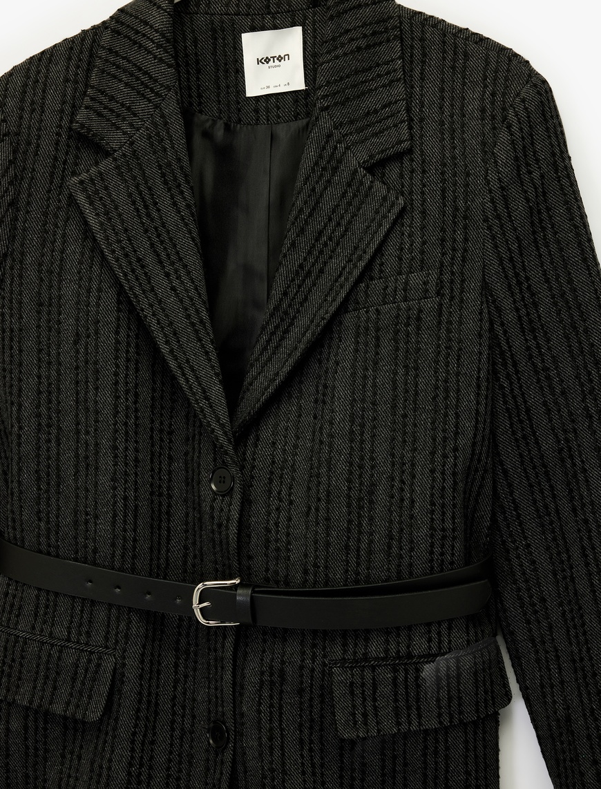   Geniş Yaka Kemerli Düğmeli Cep Detaylı Çizgili Blazer Ceket