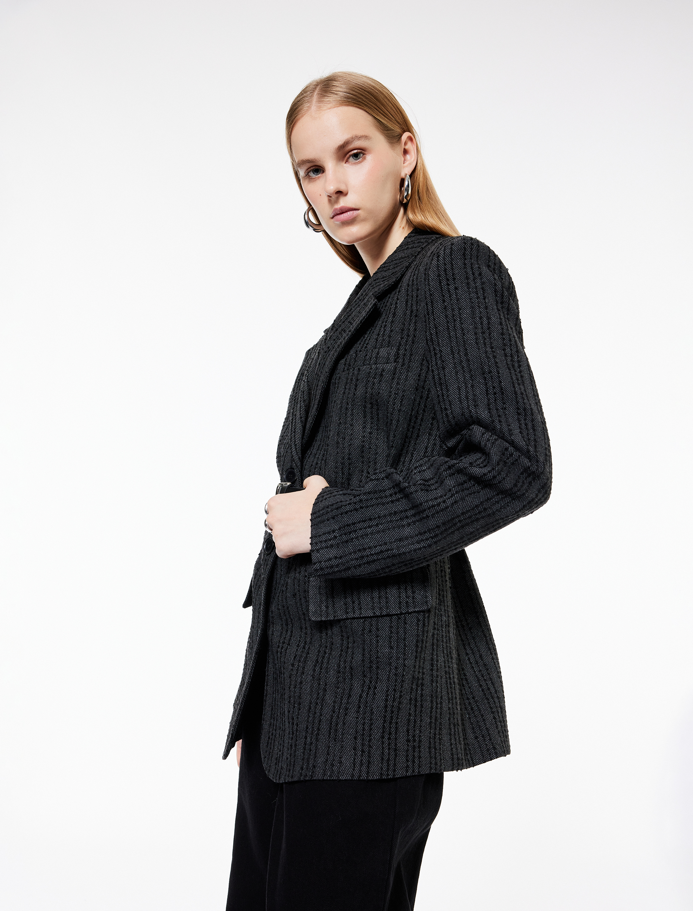   Geniş Yaka Kemerli Düğmeli Cep Detaylı Çizgili Blazer Ceket