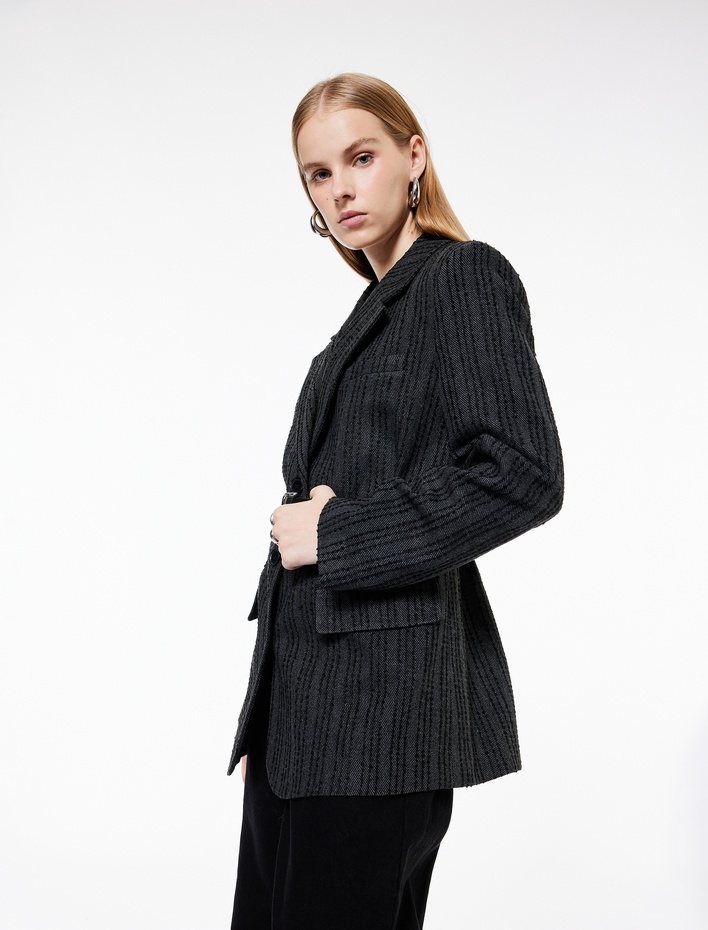  Geniş Yaka Kemerli Düğmeli Cep Detaylı Çizgili Blazer Ceket