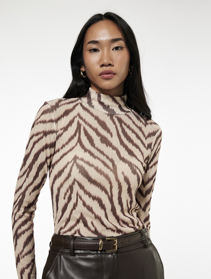  Slim Fit Uzun Kollu Zebra Desenli Balıkçı Yaka Tişört