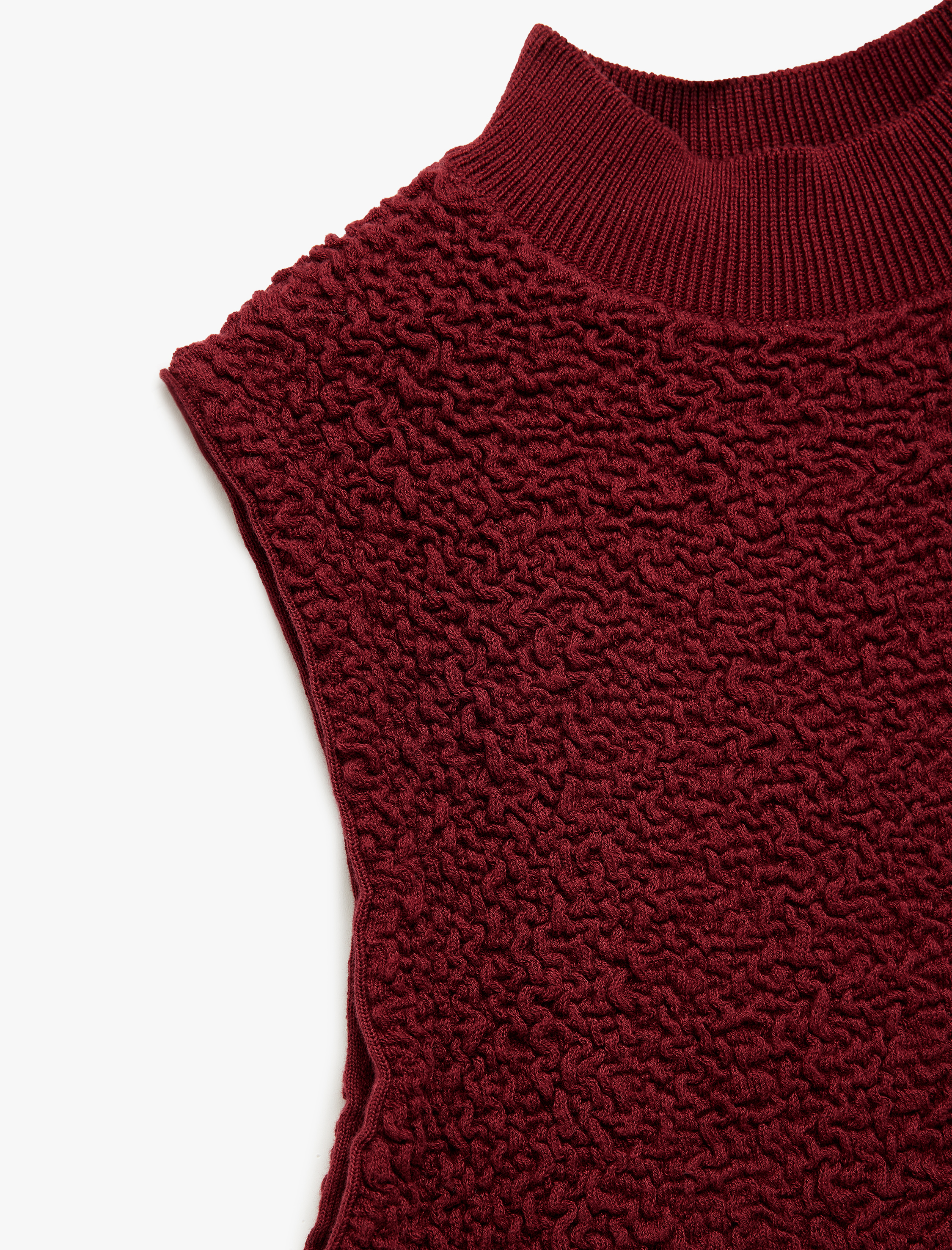 Dik Yaka Dokulu Kolsuz Triko Bluz