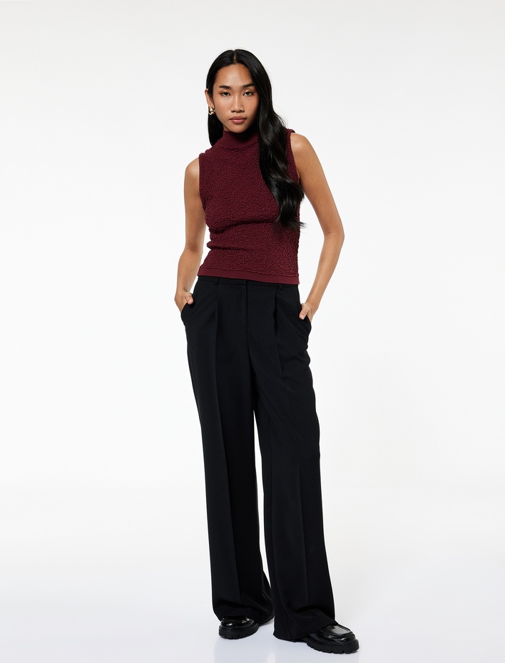  Dik Yaka Dokulu Kolsuz Triko Bluz