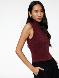 Dik Yaka Dokulu Kolsuz Triko Bluz