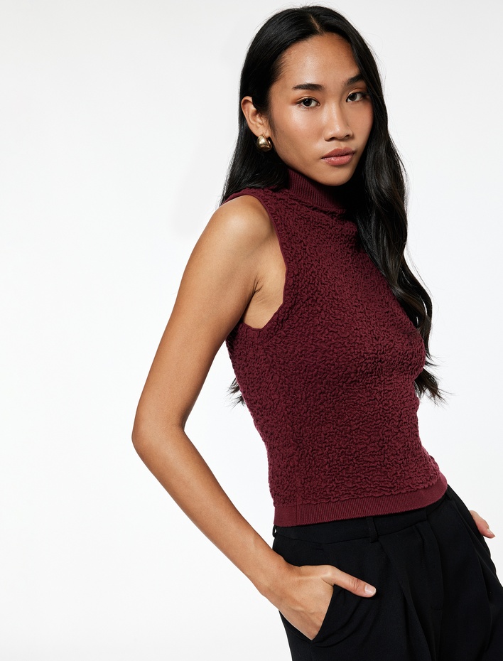  Dik Yaka Dokulu Kolsuz Triko Bluz