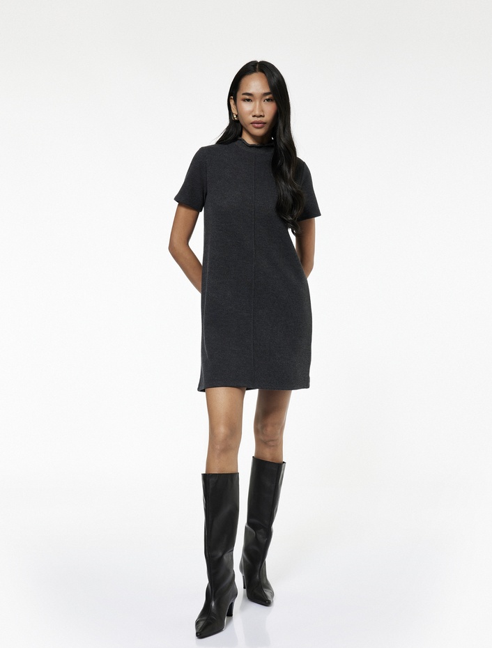  Slim Fit Kısa Kollu Dik Yaka Mini Triko Elbise