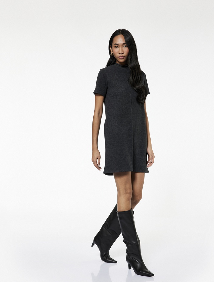  Slim Fit Kısa Kollu Dik Yaka Mini Triko Elbise