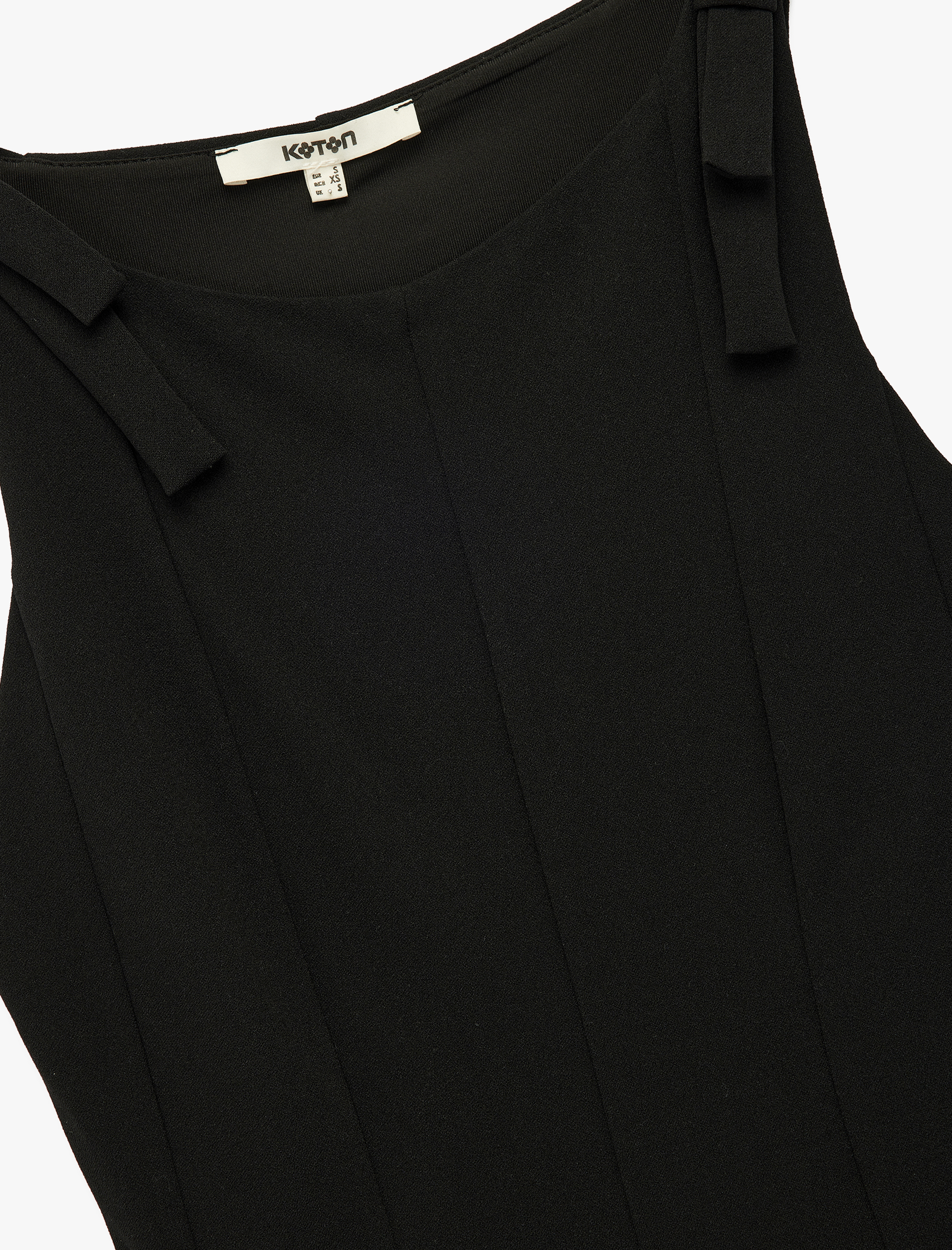   Krep Scuba Kumaş Slim Fit Kolsuz Kayık Yaka Fiyonk Detaylı Peplum Bluz