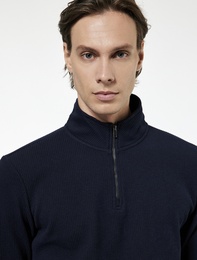 Dokulu Uzun Kollu Yarım Fermuarlı Sweatshirt