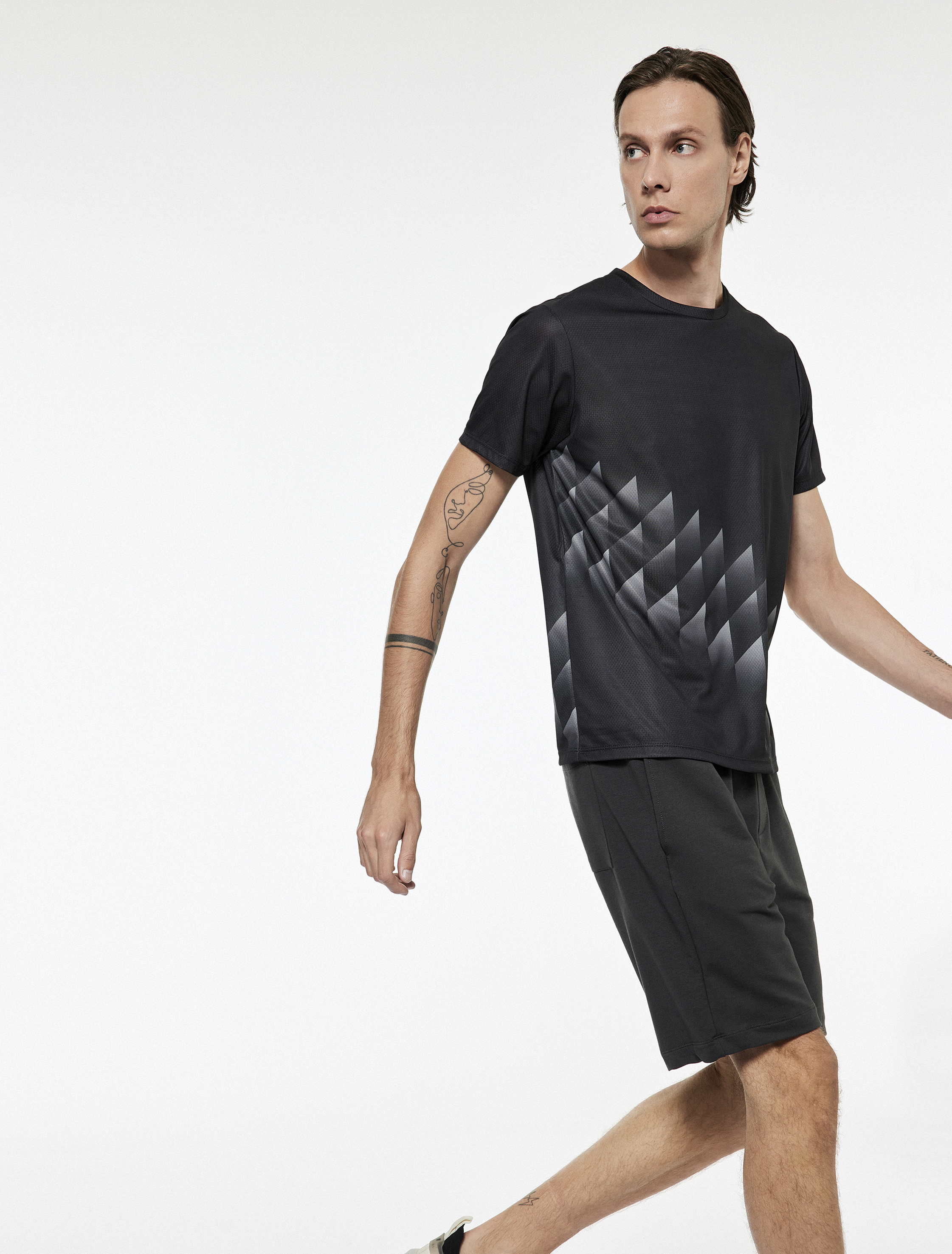   Pamuklu Rahat Kalıp Cep Detaylı Beli Bağcıklı Spor Şort