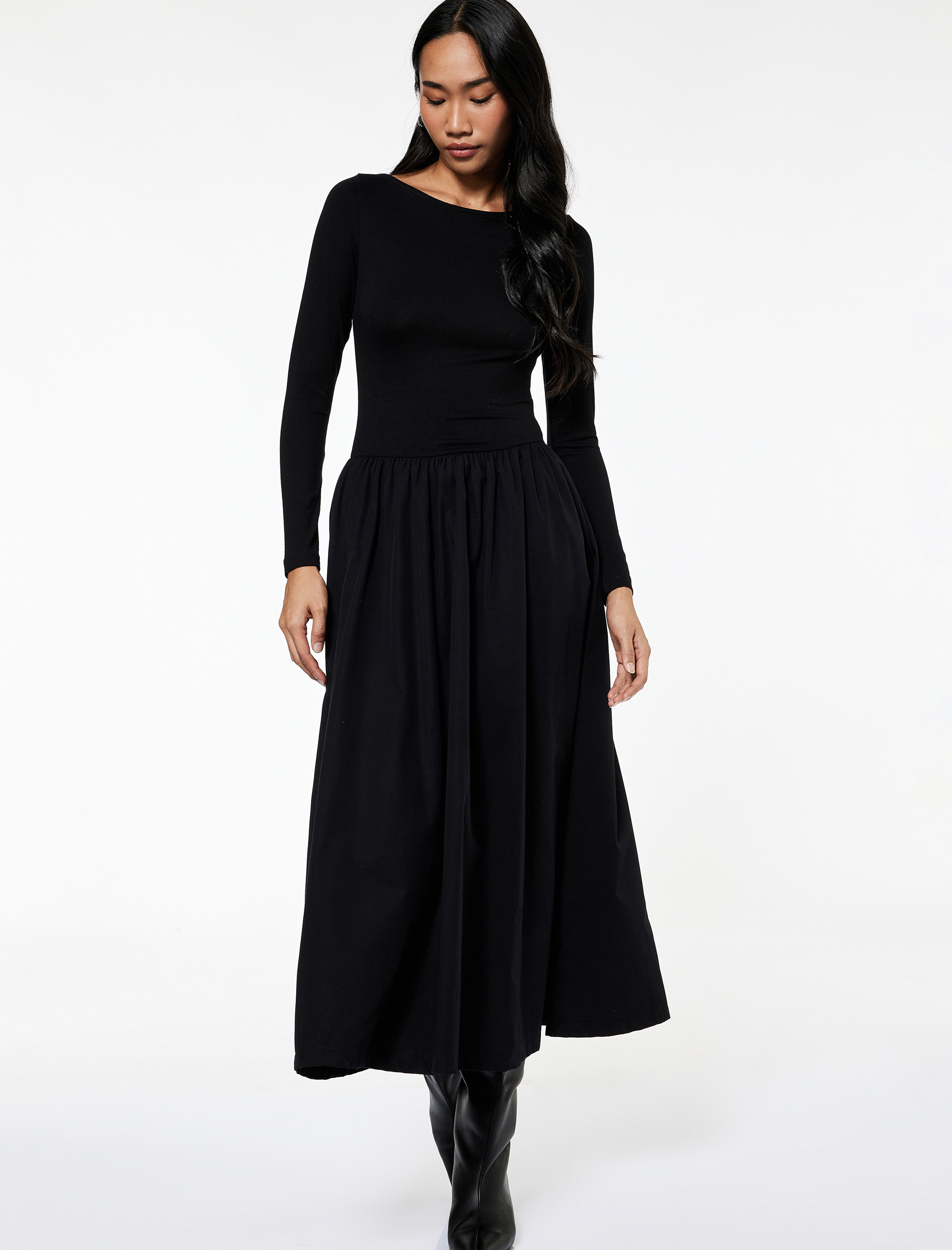   İki Farklı Kumaş Detaylı Uzun Kollu Geniş Yuvarlak Yaka Midi Kloş Elbise