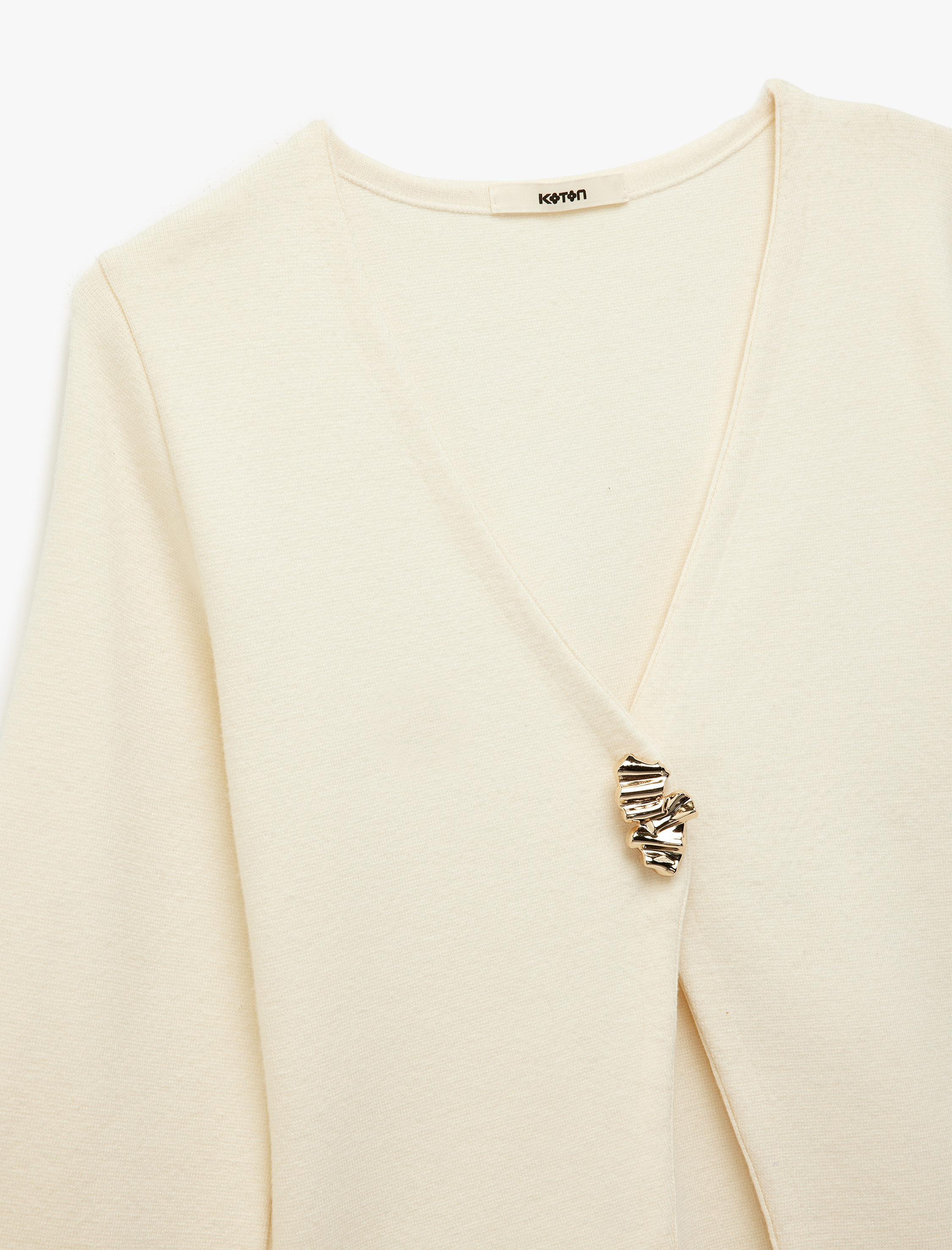   V Yaka Uzun Kollu Metal Aksesuar Detaylı Triko Hırka