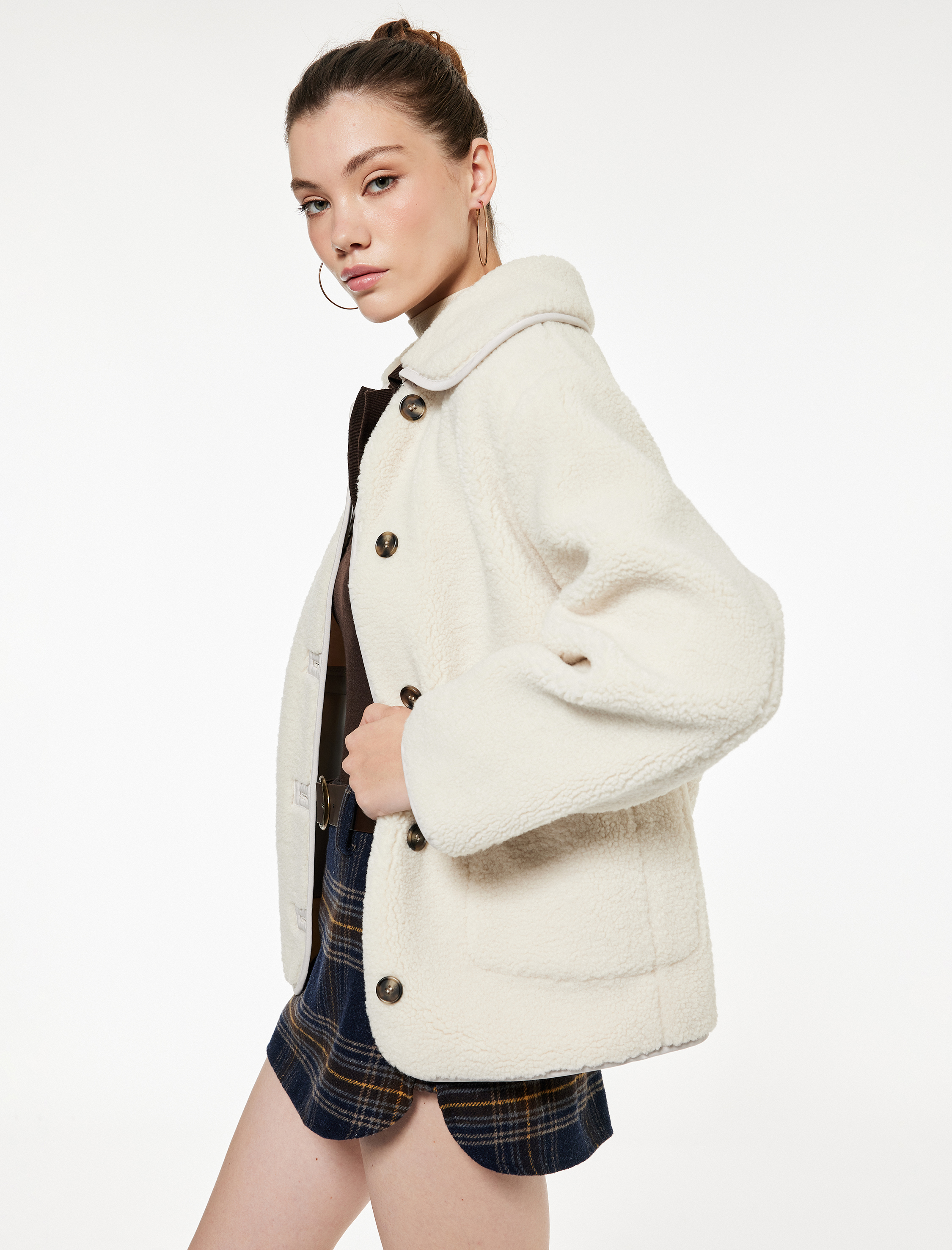   Klasik Yaka Cep Detaylı Düğmeli Suni Kürk Ceket