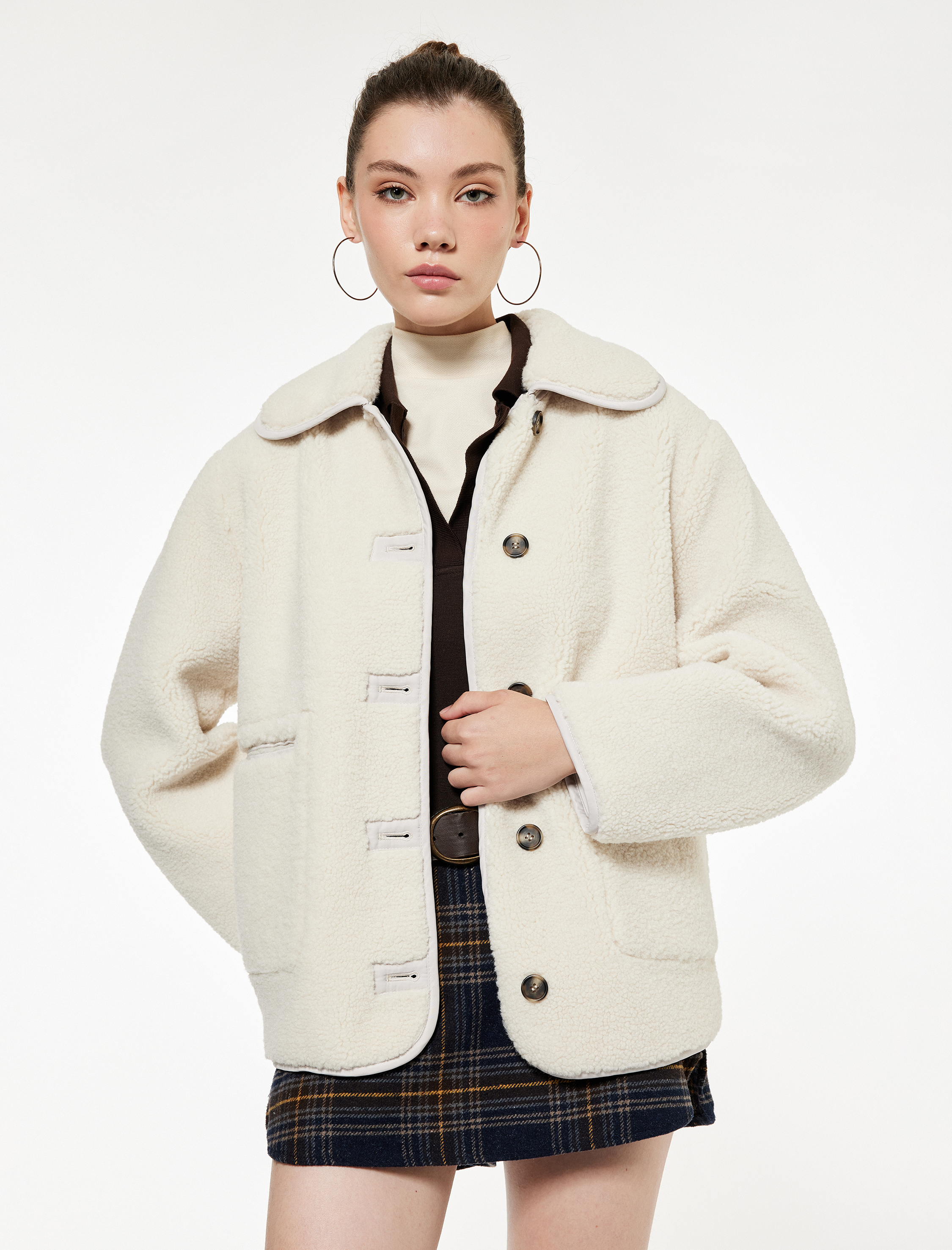   Klasik Yaka Cep Detaylı Düğmeli Suni Kürk Ceket