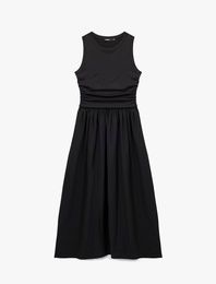 Slim Fit Bisiklet Yaka Kolsuz Midi Kloş Elbise