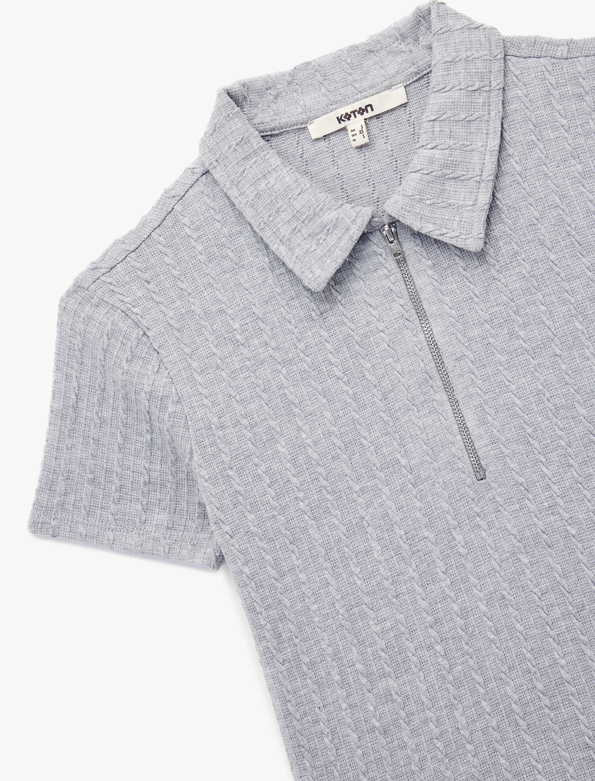   Slim Fit Saç Örgü Dokulu Kısa Kollu Fermuarlı Polo Yaka Tişört