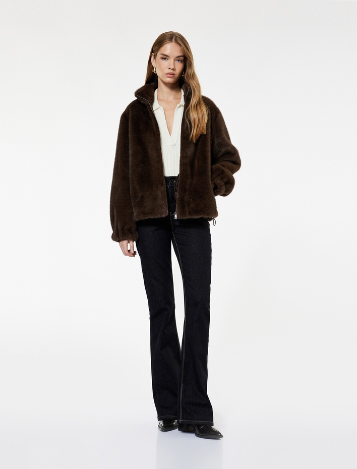  Koton X Sima Tarkan - Suni Süet Astarlı Dik Yaka Uzun Kollu Crop Fermuarlı Peluş Mont
