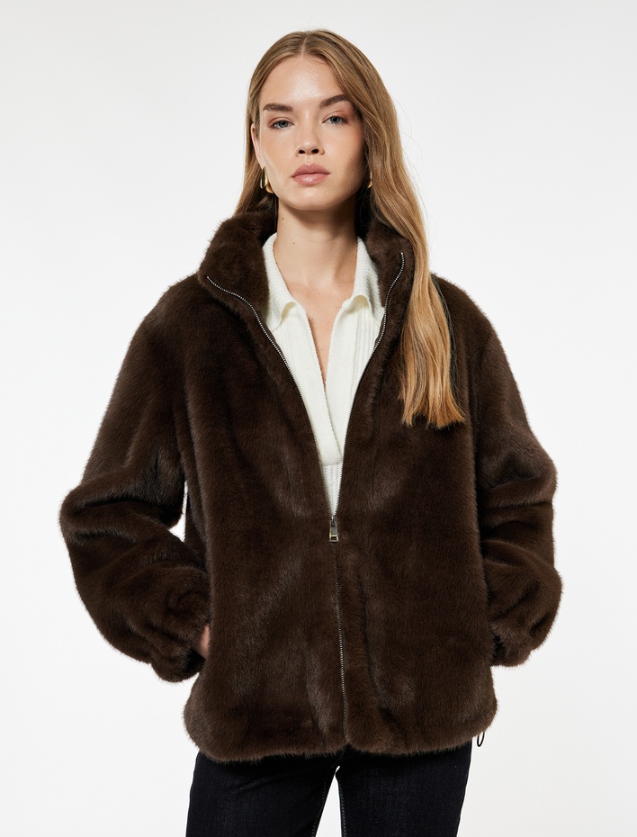  Koton X Sima Tarkan - Suni Süet Astarlı Dik Yaka Uzun Kollu Crop Fermuarlı Peluş Mont