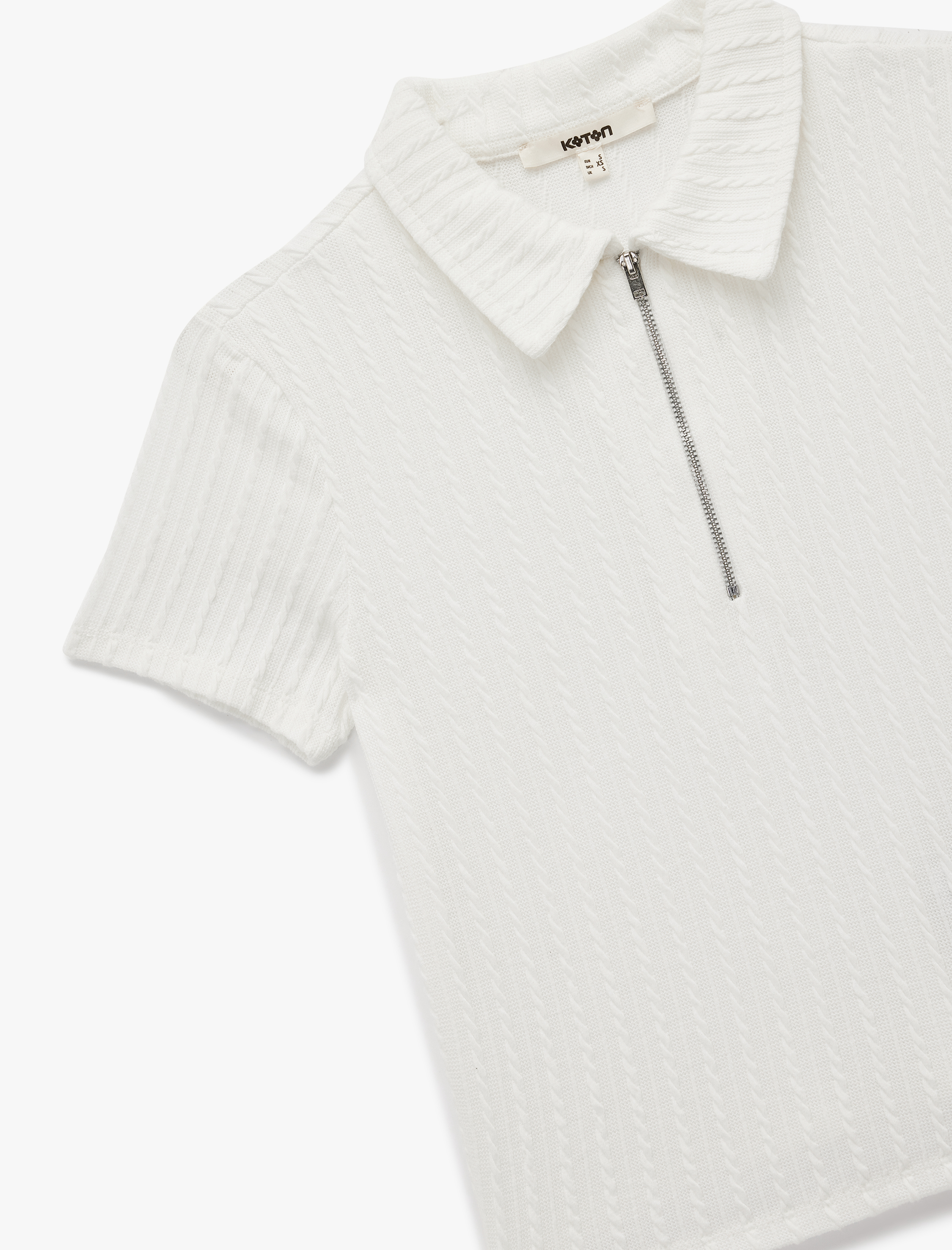   Slim Fit Saç Örgü Dokulu Kısa Kollu Fermuarlı Polo Yaka Tişört