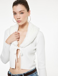 Suni Kürklü Yaka Fiyonklu Bağlama Detaylı Slim Fit Crop Triko Hırka