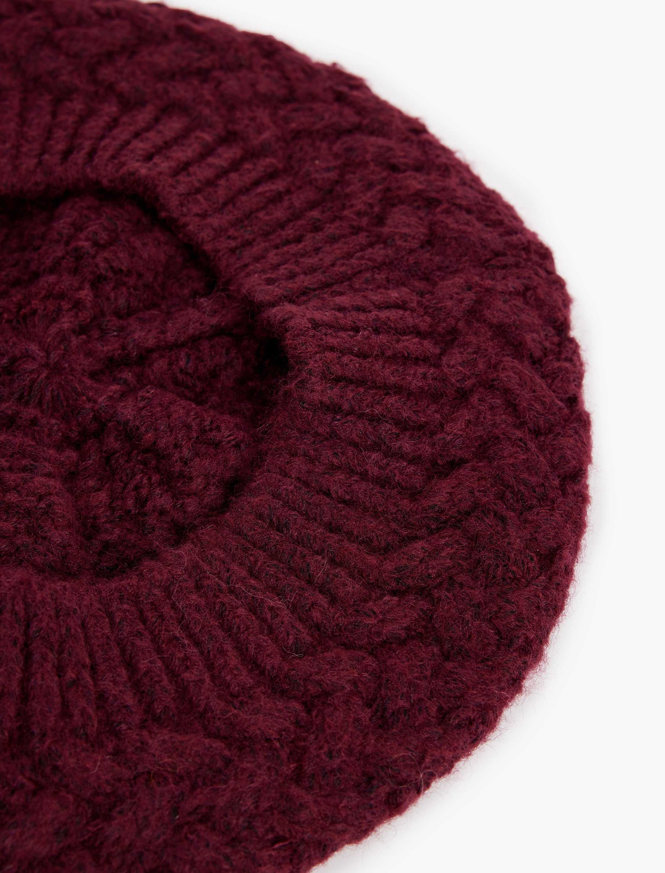  Kadın Örgü Dokulu Ressam Şapka