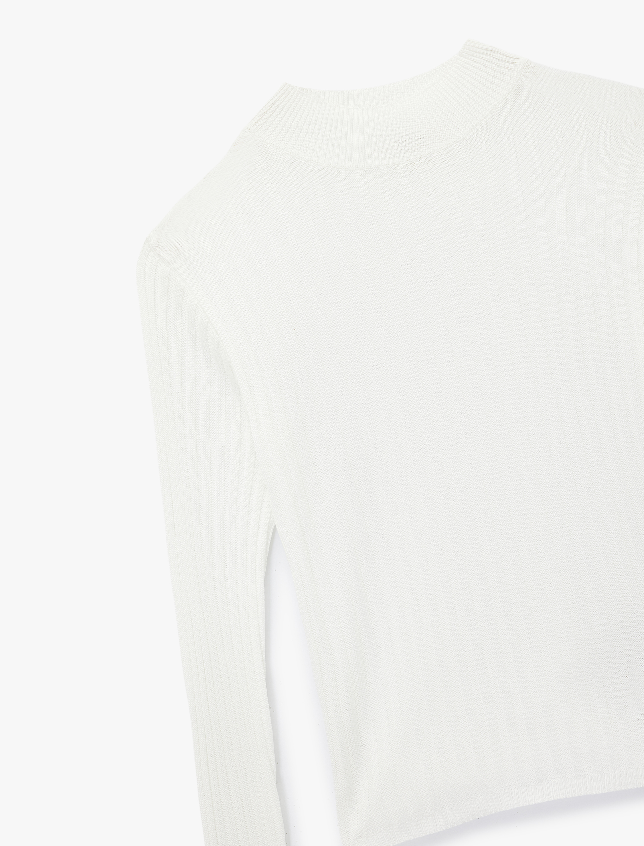   Uzun Kollu Dik Yaka Triko Kazak