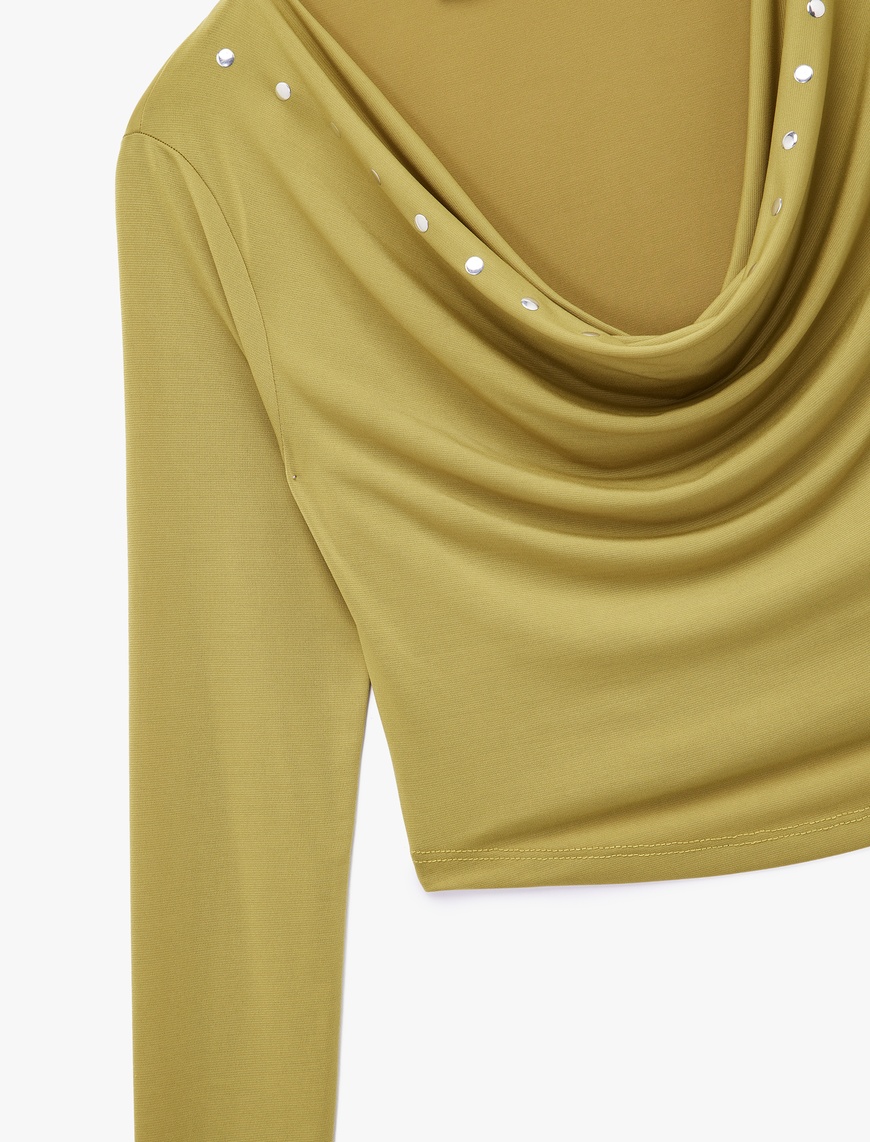  Slim Fit Uzun Kollu Metal Aksesuarlı Degaje Yaka Tişört