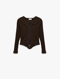 Pamuklu V Yaka Dantel Detaylı Uzun Kollu Tişört