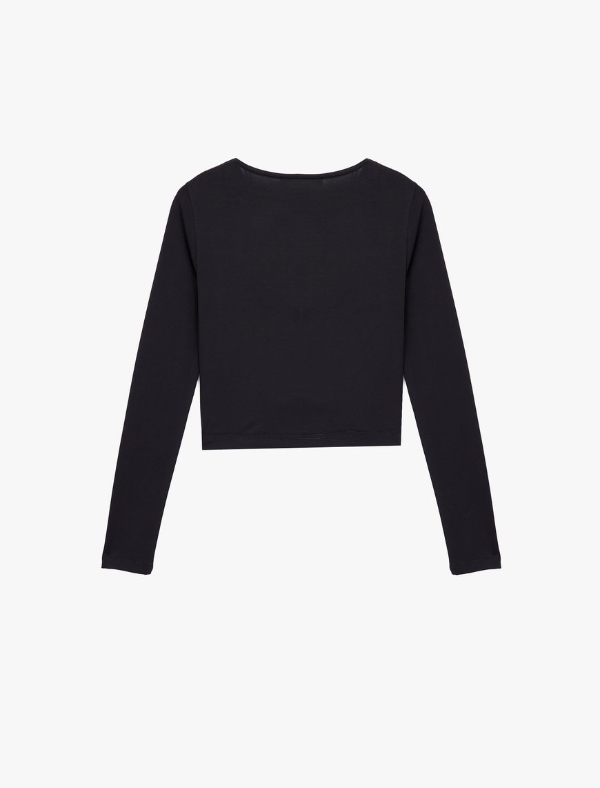   Slim Fit Uzun Kollu Metal Aksesuarlı Degaje Yaka Tişört