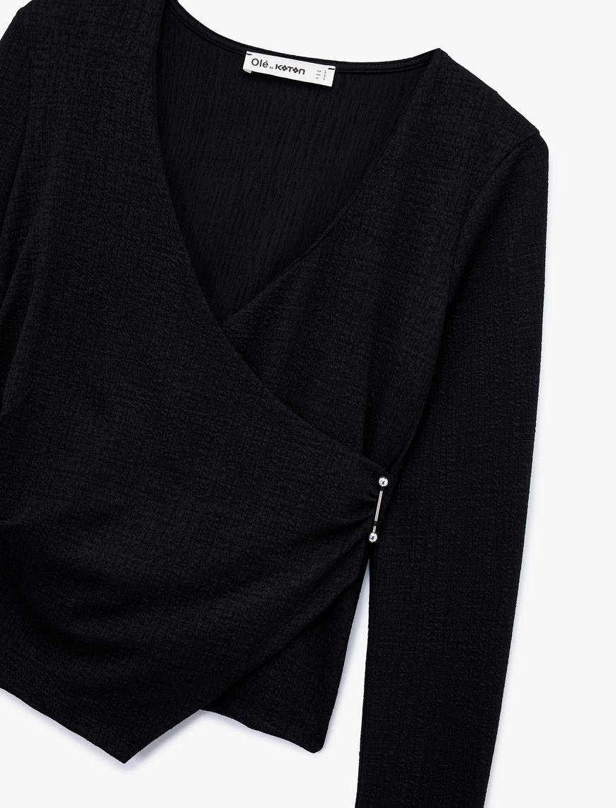   Metal Aksesuarlı Uzun Kollu Slim Fit Bürümcük Kruvaze Yaka Bluz