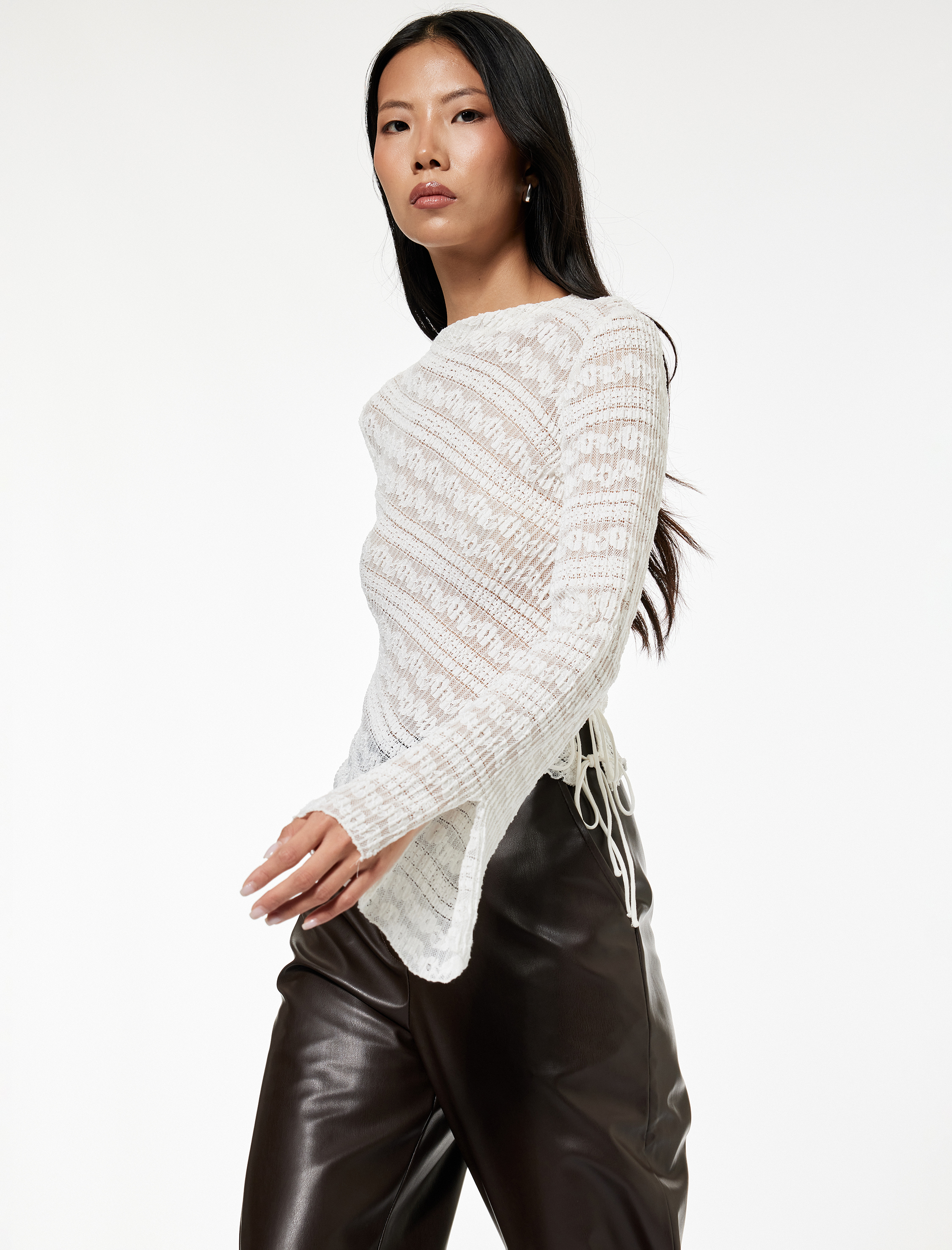   Koton X Sibil Çetinkaya - Uzun Kollu Bisiklet Yaka Bağlama Detaylı Dantelli Bluz