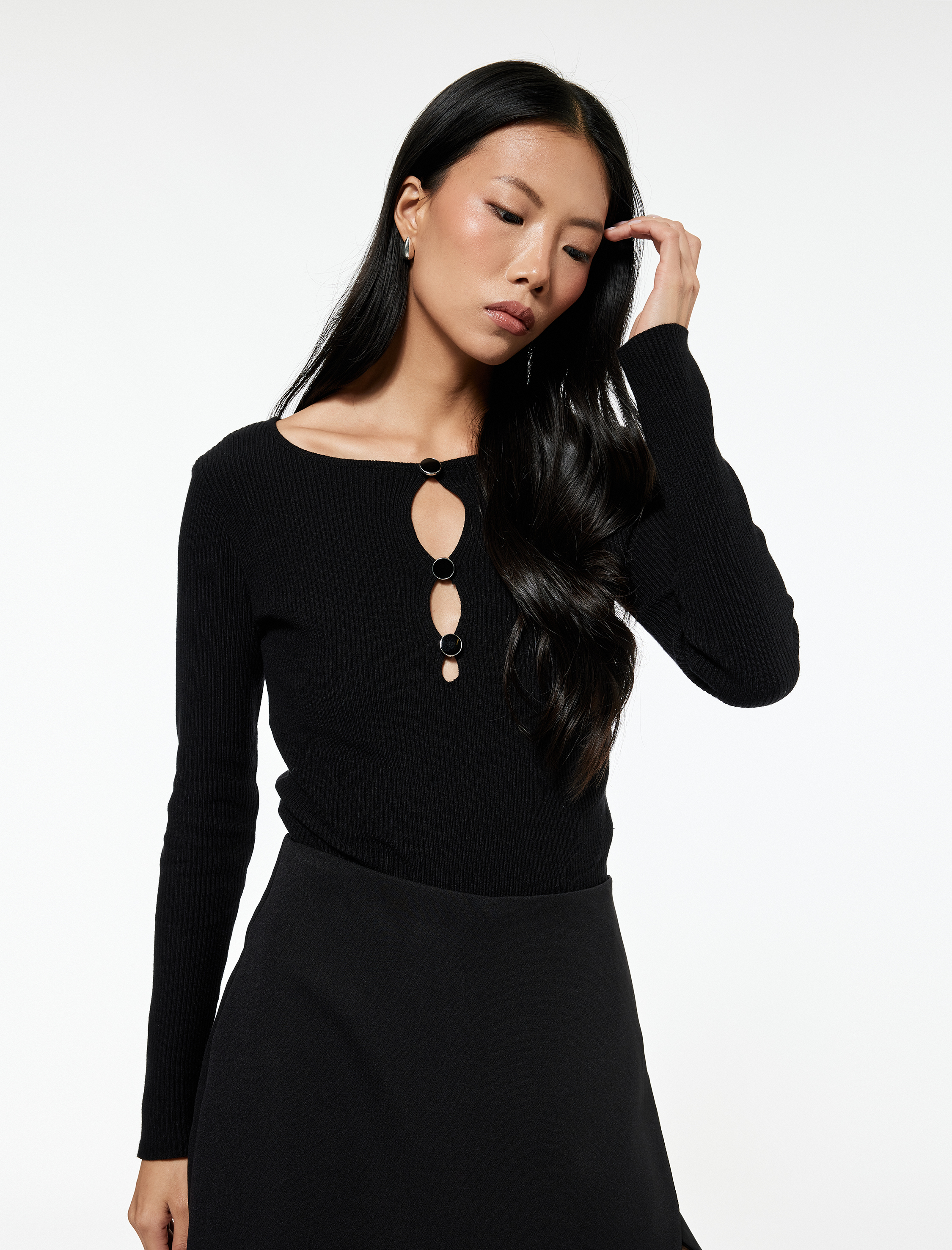   Uzun Kollu Yuvarlak Yaka Aksesuarlı Pencere Detaylı Triko Kazak