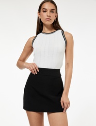 Slim Fit Biyeli Bisiklet Yaka Kolsuz Bluz